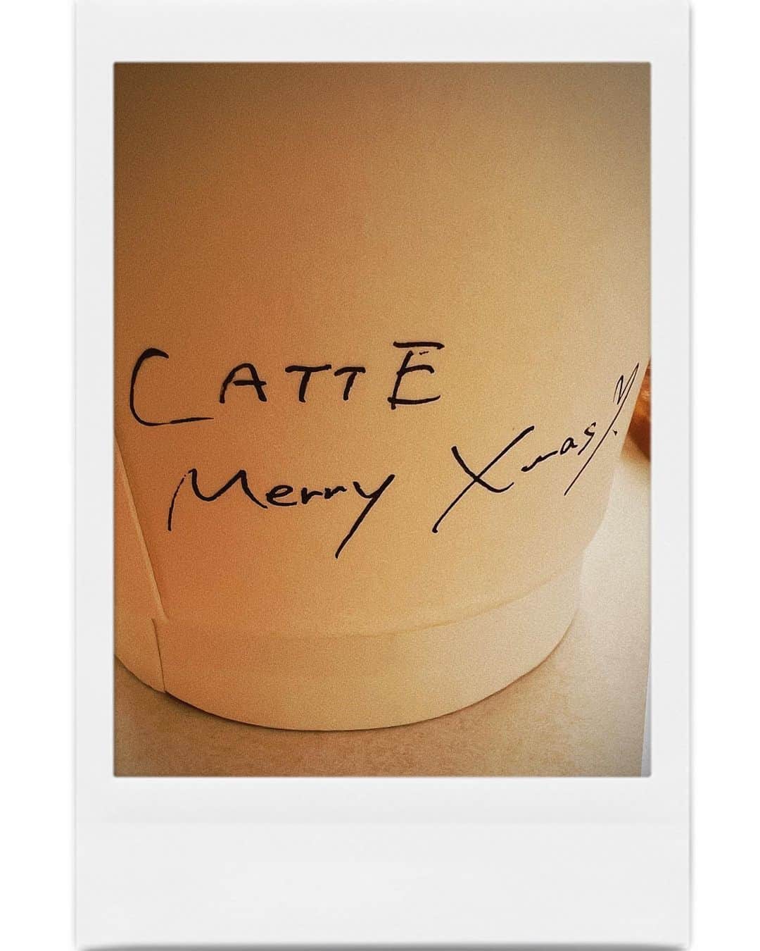 運上弘菜さんのインスタグラム写真 - (運上弘菜Instagram)「. 今年も母から手作りシュトーレンが送られてきて クリスマス気分を味わう事ができました💂🏻‍♀️ 子供の頃からクリスマスにはこのシャンメリー🍷」12月25日 20時35分 - nappi_0809