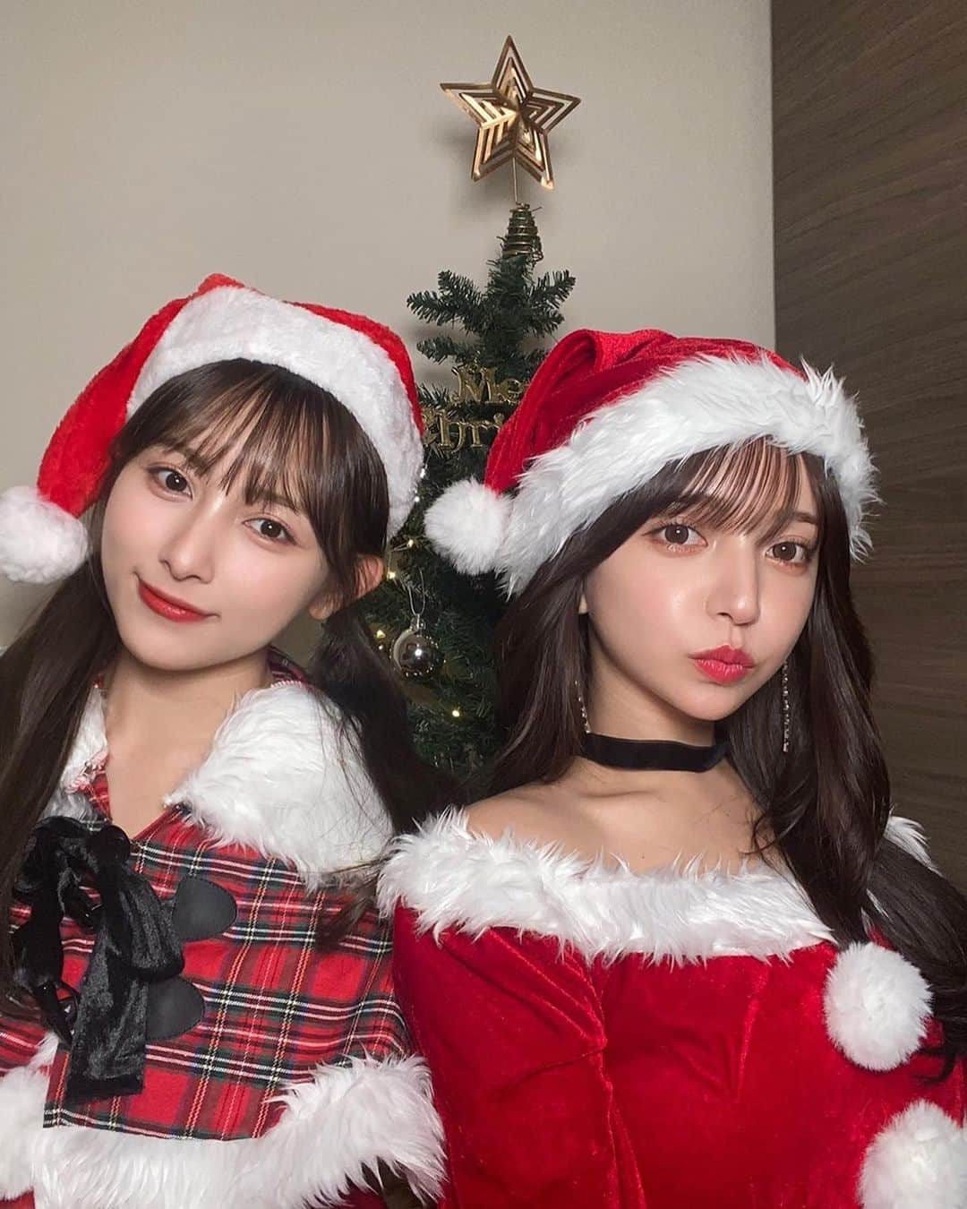 與儀ケイラさんのインスタグラム写真 - (與儀ケイラInstagram)「大好きゆみちぃとMerry Xmas🎄✨🥰  意外と初めてクリスマスに サンタコした🤣🫶  #メリクリ #merrychristmas」12月25日 22時07分 - keila_1018