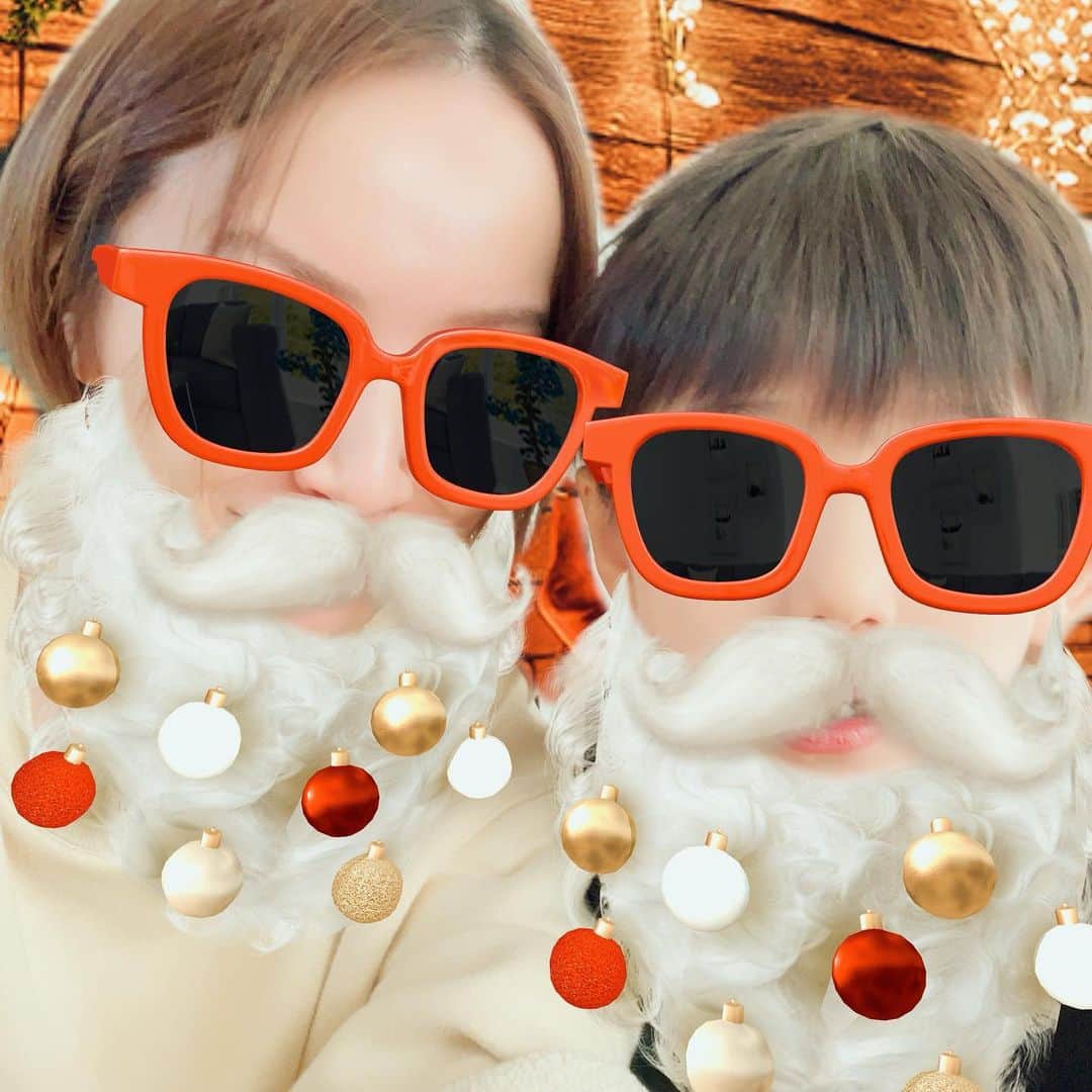 鈴木亜美さんのインスタグラム写真 - (鈴木亜美Instagram)「🤶メリー🎄 クリスマスイブ🎄🎂🍾 クリスマスはライブの為、1日早くパーティー🎉🥳 子供達はプレゼントももらって🎁ハッピーな日になりました❤️ よかったね❤️❤️ 家族も増え、毎年イベントが賑やかになって、家族の あったかさを感じます❣️ #クリスマスイブ #サンタさんありがとう #ママはせっせとディナーの準備 #YouTubeで前に撮影したからなんか2度目 #子供が食べたいものにしました #あとカレーとケーキ #そして長男乳歯が抜けました #一本目です #3人のママ #男男女 #mommy #mommylife」12月25日 22時13分 - amiamisuzuki