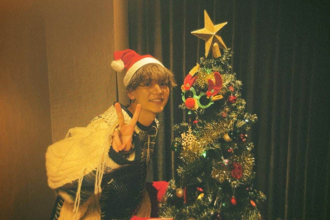 中島颯太さんのインスタグラム写真 - (中島颯太Instagram)「Merry Xmas🎄  これは写真集のオフショット‼️  予約できましたか？？ お待ちしております😘  #FANTASTICS #クリスマス  #中島颯太 #写真集 #そた本」12月25日 22時14分 - sotanakajima_official