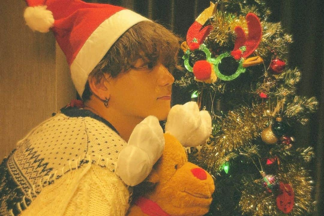 中島颯太さんのインスタグラム写真 - (中島颯太Instagram)「Merry Xmas🎄  これは写真集のオフショット‼️  予約できましたか？？ お待ちしております😘  #FANTASTICS #クリスマス  #中島颯太 #写真集 #そた本」12月25日 22時14分 - sotanakajima_official