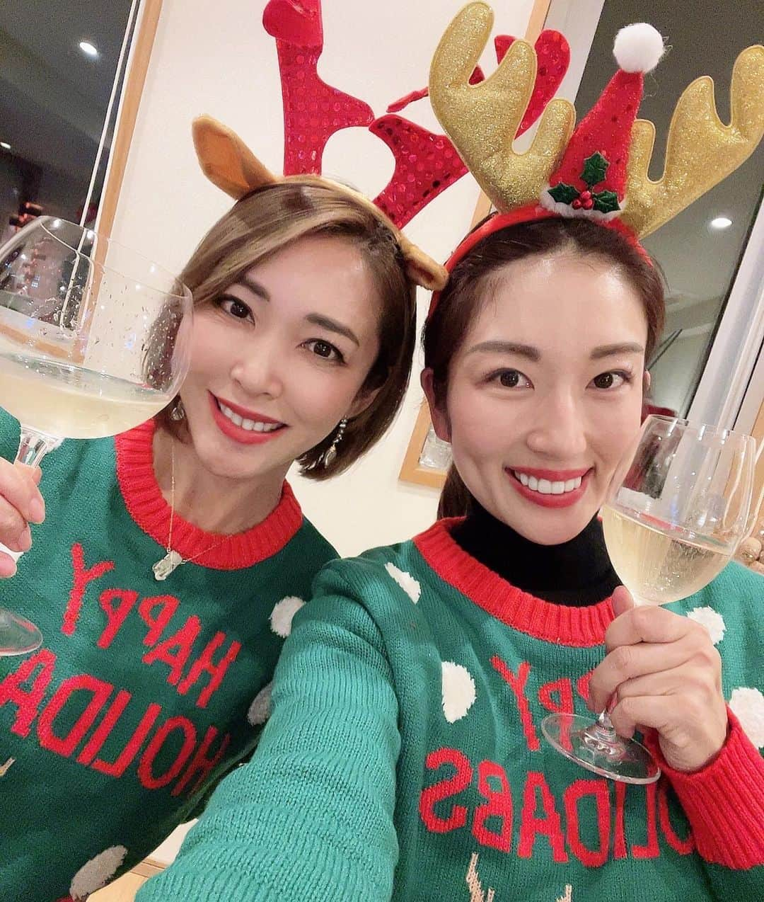 庄司ゆうこさんのインスタグラム写真 - (庄司ゆうこInstagram)「awakemeのクリスマスパーティー🎂💖 なんと、大尊敬していてめちゃくちゃお世話になっている @russellme_official  ラッセルマインドフルネスエンターテイメントの千葉社長のご自宅に呼んで頂きました🥺🧡 素敵な奥様ともお話し出来て嬉し過ぎました🥰 しかもみんなでお揃いのセーター😆笑 2023年もawakemeをたくさん盛り上げて行きたいと思います❣️ #マインドフルネス#マインドフルネス瞑想 #マインドフルネスヨガ#ヨガインストラクター#ラッセルマインドフルネスエンターテインメント#クリスマスパーティー#クリスマス#クリスマスケーキ#クリスマスツリー#忘年会#ダサトレーナー」12月25日 22時23分 - yuko.shoji