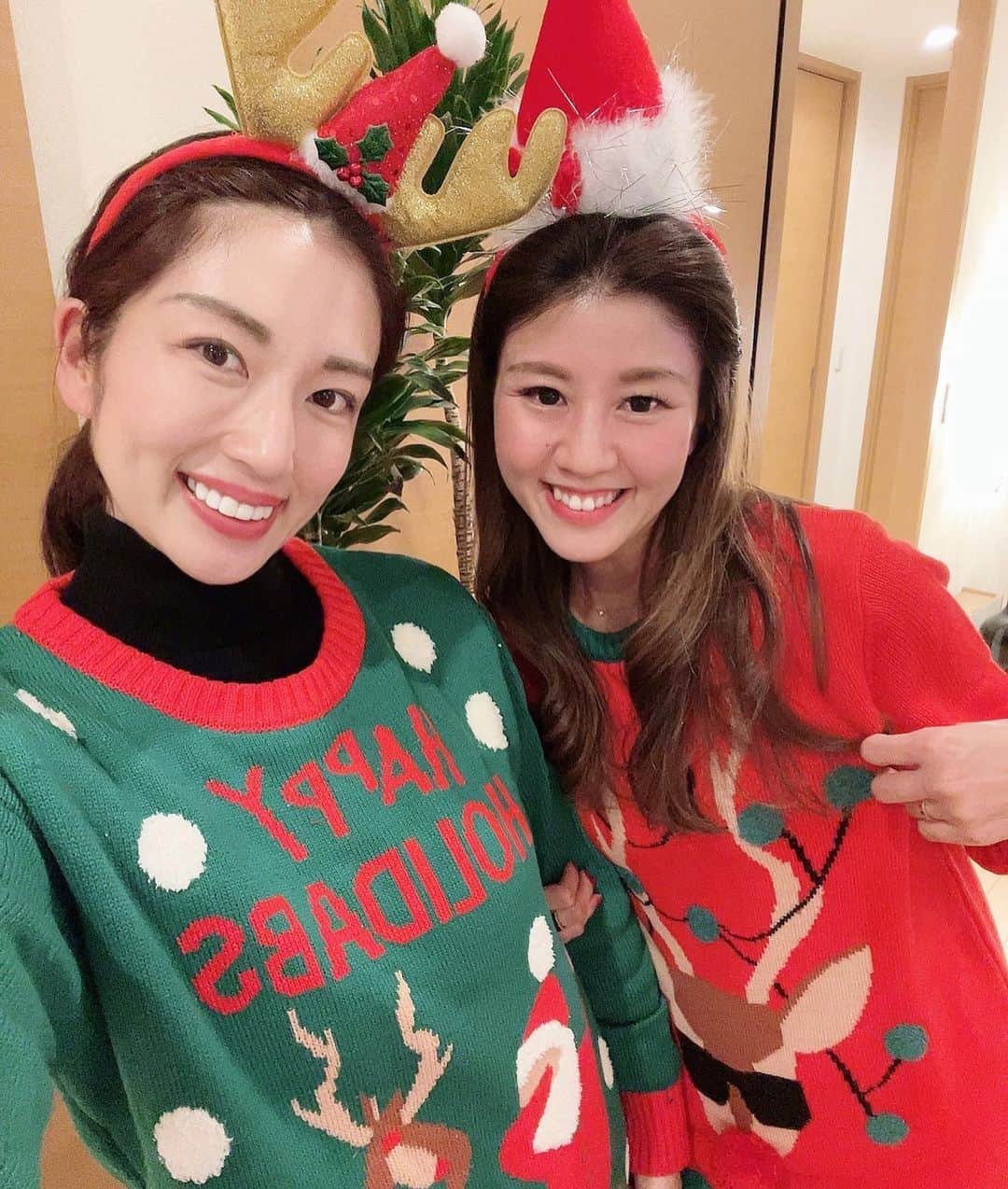 庄司ゆうこさんのインスタグラム写真 - (庄司ゆうこInstagram)「awakemeのクリスマスパーティー🎂💖 なんと、大尊敬していてめちゃくちゃお世話になっている @russellme_official  ラッセルマインドフルネスエンターテイメントの千葉社長のご自宅に呼んで頂きました🥺🧡 素敵な奥様ともお話し出来て嬉し過ぎました🥰 しかもみんなでお揃いのセーター😆笑 2023年もawakemeをたくさん盛り上げて行きたいと思います❣️ #マインドフルネス#マインドフルネス瞑想 #マインドフルネスヨガ#ヨガインストラクター#ラッセルマインドフルネスエンターテインメント#クリスマスパーティー#クリスマス#クリスマスケーキ#クリスマスツリー#忘年会#ダサトレーナー」12月25日 22時23分 - yuko.shoji