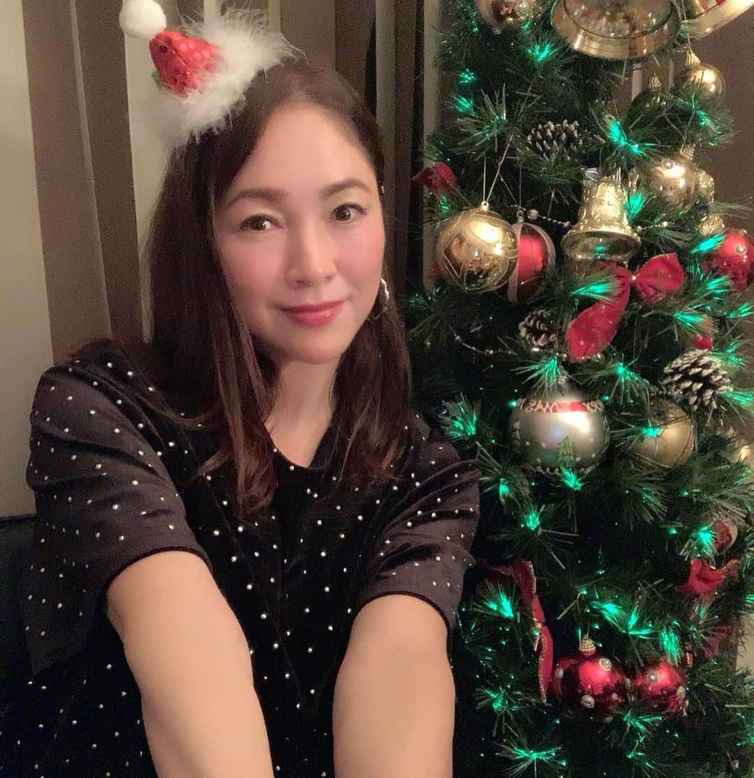 田中悦子さんのインスタグラム写真 - (田中悦子Instagram)「FOLLOWMEクリスマスライブ🎅🎄 ご参加ありがとうございました❤️❤️❤️ 次は、大晦日ライブ配信です❣️  インスタライブもチラッとやりました❣️ 参加してくれた皆さんありがとう💕  #クリスマスライブ #ありがとうございました #完全ヨッパッピ」12月25日 22時54分 - etsuko.reborn25