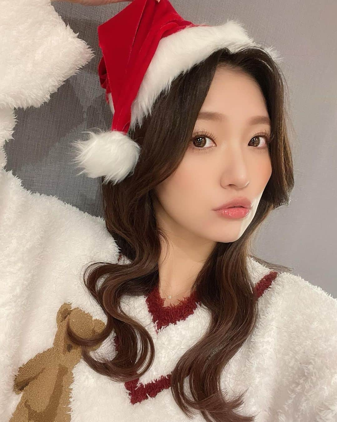 いっちゃん/嶋津 いつみさんのインスタグラム写真 - (いっちゃん/嶋津 いつみInstagram)「. . アラサーもchristmasに乗っかって 一応やりたいサンタさん🎅🏻❤️✨w . . . ❄️クリスマス🎄やから許してねん🙏🏻w . . . . みんなはどんなクリスマスだった？☃️💙 . . . . #いっちゃん #関西 #関西モデル  #関西フリーモデル #フリーモデル　 #ブライダルモデル #ウェディングモデル #着物モデル #フリーランスモデル #看護師 #ナース #nurse」12月25日 22時54分 - istumiiiru