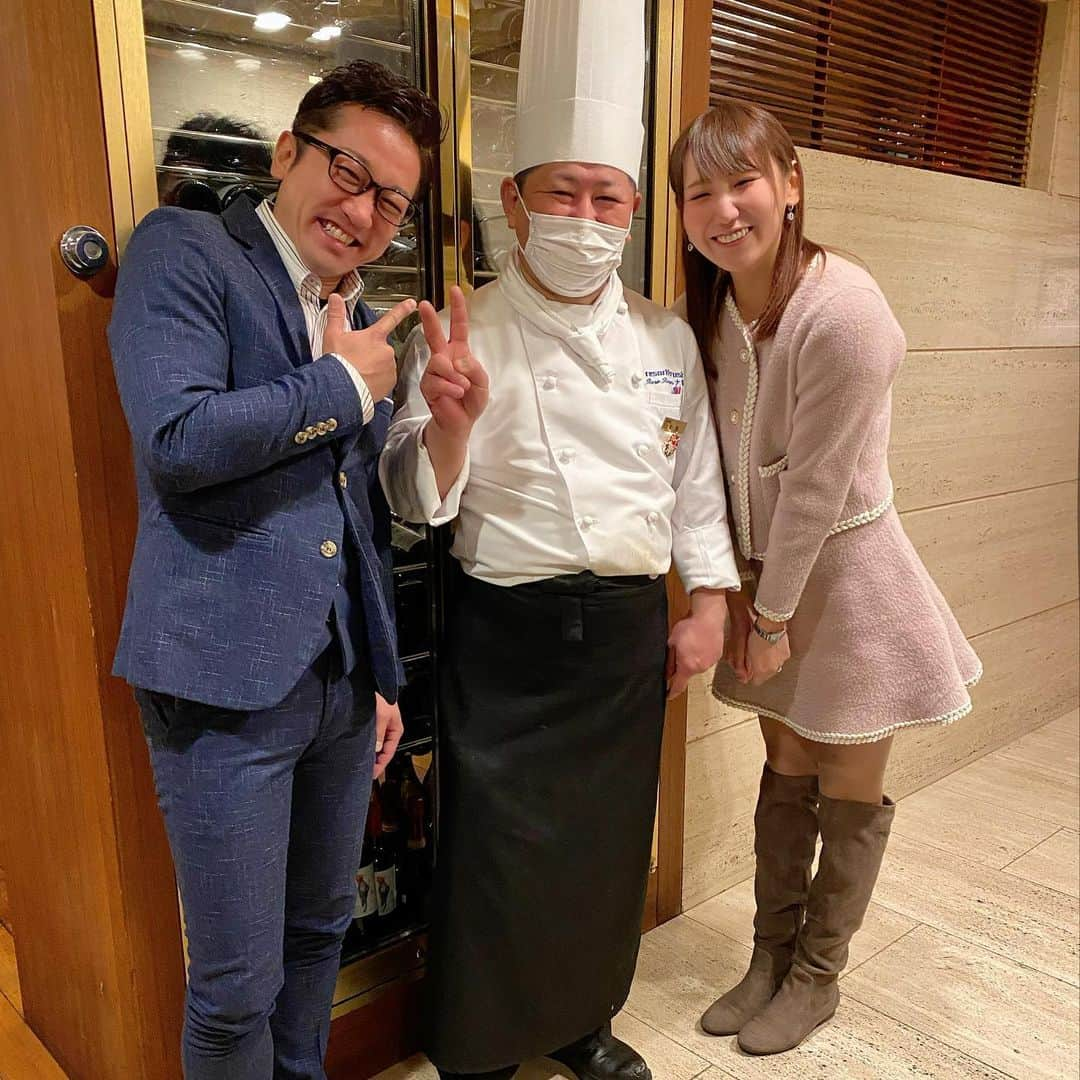 MIKIさんのインスタグラム写真 - (MIKIInstagram)「クリスマスディナー🎄🍽💕 料理長、スタッフさん 素敵なおもてなしありがとう ございました🥹💖 料理長、次行ったとき私の年齢当ててね🤣❣️✨ ご馳走様でした💕💕  #ローズルーム大阪 #リゾートトラスト #鉄板焼き #鉄板焼きディナー #ステーキ #フカヒレ #伊勢海老 #トリュフ #たべすたぐらむ #ディナー #ディナーデート #クリスマス #クリスマスディナー #おいしい #おいしいもの #ゴルフ女子 #ゴルフ男子 #カップルフォト」12月25日 23時04分 - mktyy_golf