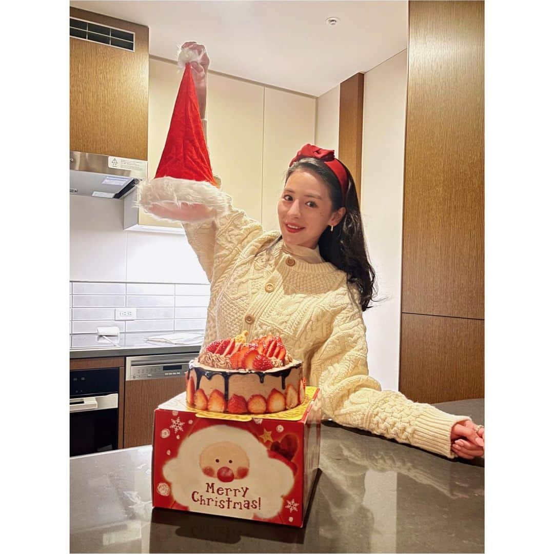 立花陽香さんのインスタグラム写真 - (立花陽香Instagram)「お寿司を食べてから、お家でのんびりクリスマスパーティー🎅🏻🎄⭐️ なんと、今年のケーキはマーチャンの手作り🎂美味しくて可愛いかった❣️ありがとう🥰🥰  笑美ちゃんからの🎁とってもプリティーなカチューシャが、大活躍でした❤️❤️❤️  #christmas #christmascake」12月26日 4時28分 - haruka_4