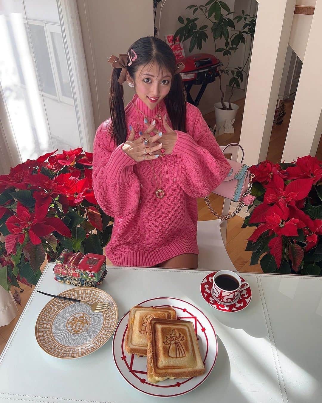 神谷麻美さんのインスタグラム写真 - (神谷麻美Instagram)「#にゃんにゃん 💖❤️🌹❤️💖✨  ( ̳^_ ̫ _^ ̳ฅ)💖🌈💖✨」12月26日 14時22分 - asamice428