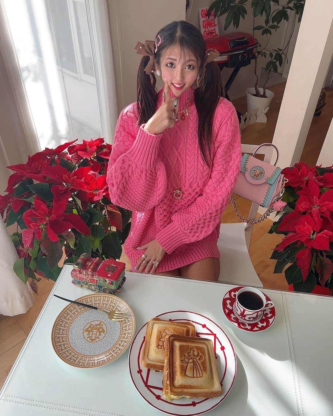 神谷麻美さんのインスタグラム写真 - (神谷麻美Instagram)「#にゃんにゃん 💖❤️🌹❤️💖✨  ( ̳^_ ̫ _^ ̳ฅ)💖🌈💖✨」12月26日 14時22分 - asamice428