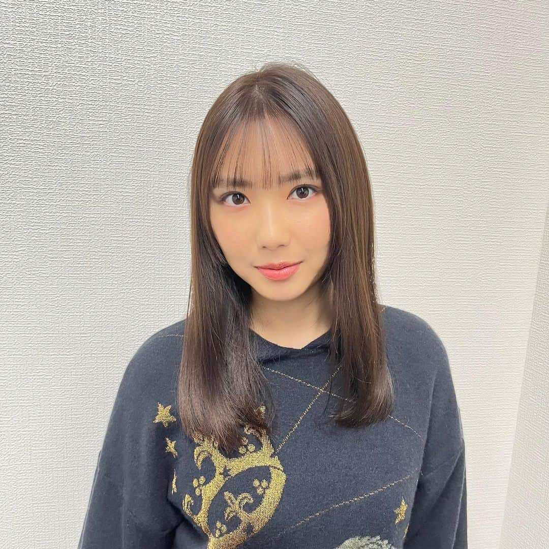 沢口愛華さんのインスタグラム写真 - (沢口愛華Instagram)「沢口日記✍️  本日は今年最後の美容院へ行ってきました〜！  成人式に向けて、ツヤツヤサラサラヘアになりました😌✨  本日20時〜は「沢口愛華のオフタイム」のニコ生配信がございます！ 今年最後の配信ですー！ 無料配信パートもございますのでぜひ見に来てください〜👀💕  #沢口愛華 #マネの沢口日記  #美容院 #沢口愛華のオフタイム」12月26日 19時41分 - sawaguchi_aika_official