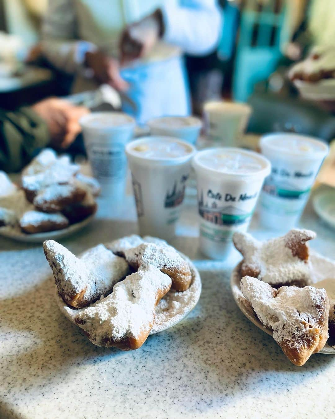 村主章枝さんのインスタグラム写真 - (村主章枝Instagram)「Very cold weather for couple days so I couldn't walk outside to explore but New Orleans is a very pretty city. Can't forget the cute and tasty beignets😋💗  ここ数日間、とても寒い天気だったので、外に出て探索することはできませんでしたが、ニューオーリンズはとてもきれいな街でした！可愛くて美味しいベニエも忘れられないです❣️ #neworleans  #neworleansfood  #beignets」12月27日 5時07分 - fumie.suguri