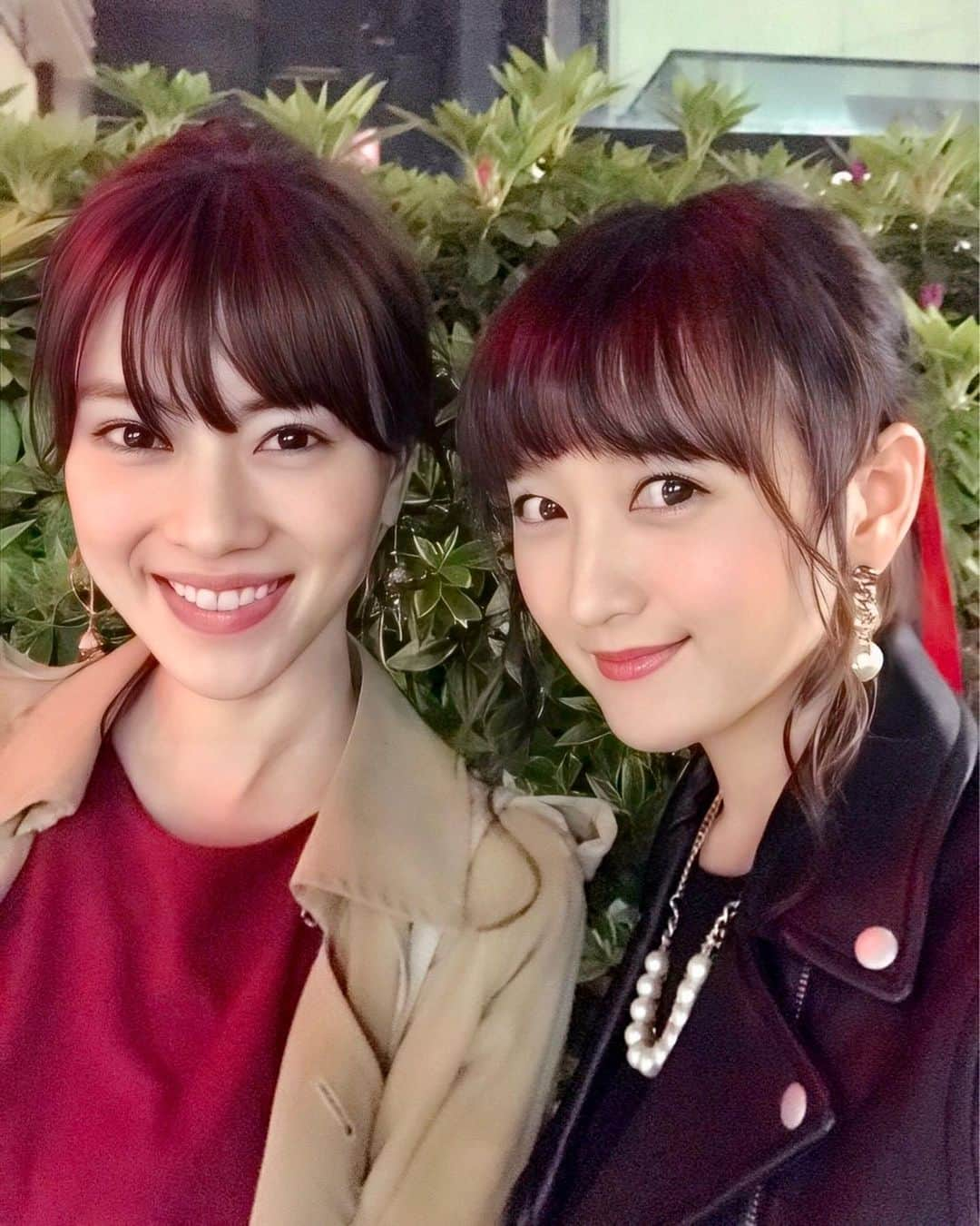 小松彩夏さんのインスタグラム写真 - (小松彩夏Instagram)「⁡ ⁡ 昨日は大好きな安座間の誕生日でした🎂 ⁡ 出会った約20年前からスタイル抜群で、大人っぽい雰囲気だった安座間💚 ⁡ だけど話すと柔らかくて、守ってあげたくなるくらい純粋で可愛い安座間💚 ⁡ そのギャップにいつも癒されてます😍❤️笑 ⁡ 同い年になった❣️嬉しいなぁ🥰笑 お誕生日おめでとう🎉 ⁡ 早く集まろうね💚💙❤️🧡💗🌙✨✨ ⁡ ⁡ #安座間美優 #安座間 #お誕生日 #誕生日 #おめでとう #戦士 #戦友 #仲間 #泉里香 #北川景子 #沢井美優 #小松彩夏 #幸せ」12月27日 12時18分 - official_ayaka_502