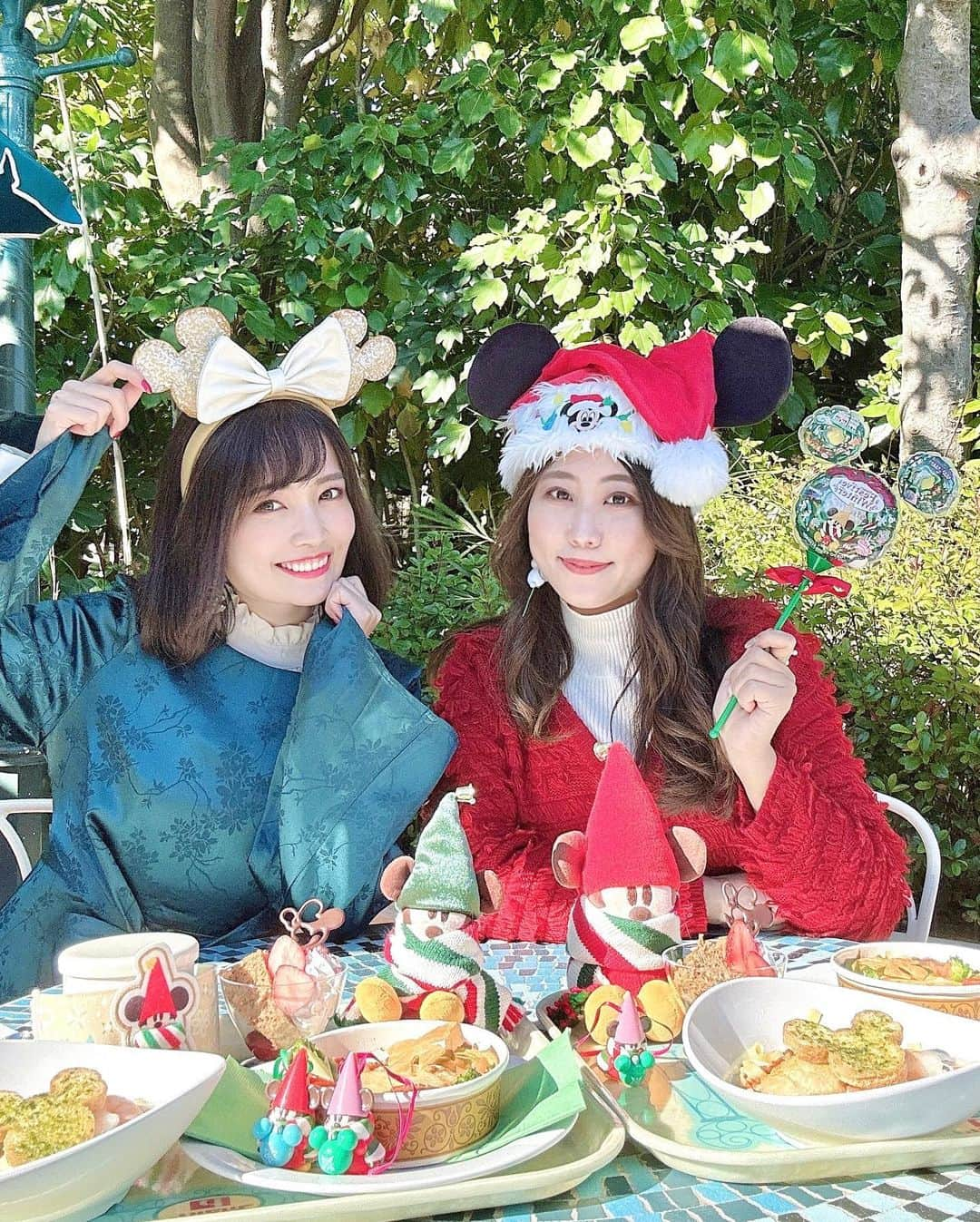 浅井麻里さんのインスタグラム写真 - (浅井麻里Instagram)「🍽ディズニークリスマスメニュー🍽 ⁡ クリスマス当日はディズニーランドの プラザパビリオン・レストランで クリスマスメニュー食べられた❤️🍽🎄 ⁡ リルリンリングッズと💕 ⁡ 期間限定のチョコチュロスも 前回のシーで食べられなかったから念願達成❤️😋 ⁡ 付けてるカチューシャはフロリダで買ったのだから また改めて投稿します♬ ⁡ ⁡ #ディズニーランド #ディズニーコーデ #ディズニーグッズ #プラザパビリオン #プラザパビリオンレストラン #ディズニー部 #ディズニーレストラン #ディズニーリゾート #東京ディズニーリゾート #ディズニーバウンド #ディズニーカチューシャ #パークフード #東京ディズニー #ディズニーフード #リルリンリン #tokyodisneyresort #disneyresort #disneyland #disneyphoto #disneyfood」12月27日 14時11分 - mari_asai_625