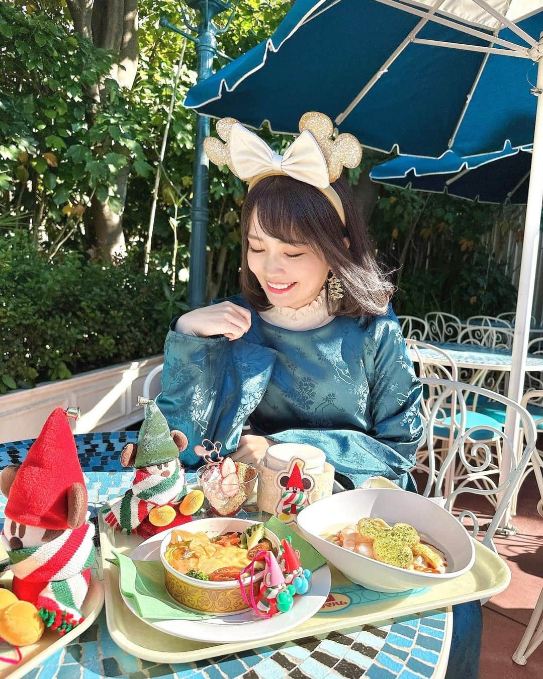 浅井麻里さんのインスタグラム写真 - (浅井麻里Instagram)「🍽ディズニークリスマスメニュー🍽 ⁡ クリスマス当日はディズニーランドの プラザパビリオン・レストランで クリスマスメニュー食べられた❤️🍽🎄 ⁡ リルリンリングッズと💕 ⁡ 期間限定のチョコチュロスも 前回のシーで食べられなかったから念願達成❤️😋 ⁡ 付けてるカチューシャはフロリダで買ったのだから また改めて投稿します♬ ⁡ ⁡ #ディズニーランド #ディズニーコーデ #ディズニーグッズ #プラザパビリオン #プラザパビリオンレストラン #ディズニー部 #ディズニーレストラン #ディズニーリゾート #東京ディズニーリゾート #ディズニーバウンド #ディズニーカチューシャ #パークフード #東京ディズニー #ディズニーフード #リルリンリン #tokyodisneyresort #disneyresort #disneyland #disneyphoto #disneyfood」12月27日 14時11分 - mari_asai_625