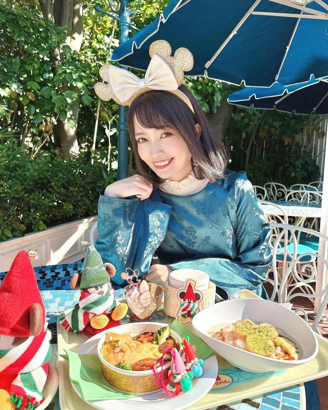 浅井麻里さんのインスタグラム写真 - (浅井麻里Instagram)「🍽ディズニークリスマスメニュー🍽 ⁡ クリスマス当日はディズニーランドの プラザパビリオン・レストランで クリスマスメニュー食べられた❤️🍽🎄 ⁡ リルリンリングッズと💕 ⁡ 期間限定のチョコチュロスも 前回のシーで食べられなかったから念願達成❤️😋 ⁡ 付けてるカチューシャはフロリダで買ったのだから また改めて投稿します♬ ⁡ ⁡ #ディズニーランド #ディズニーコーデ #ディズニーグッズ #プラザパビリオン #プラザパビリオンレストラン #ディズニー部 #ディズニーレストラン #ディズニーリゾート #東京ディズニーリゾート #ディズニーバウンド #ディズニーカチューシャ #パークフード #東京ディズニー #ディズニーフード #リルリンリン #tokyodisneyresort #disneyresort #disneyland #disneyphoto #disneyfood」12月27日 14時11分 - mari_asai_625