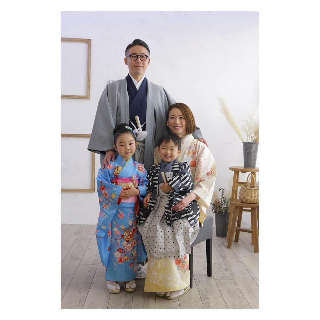 田中雅美さんのインスタグラム写真 - (田中雅美Instagram)「パパもうすぐ43歳👨 ママもうすぐ44歳👩 の姿も写真におさめてもらいました。。  ・ ・  #記念 #撮影 #楽しかったみたい #2人ともいい子でした #がんばりました」12月27日 16時12分 - tanakamasami_official