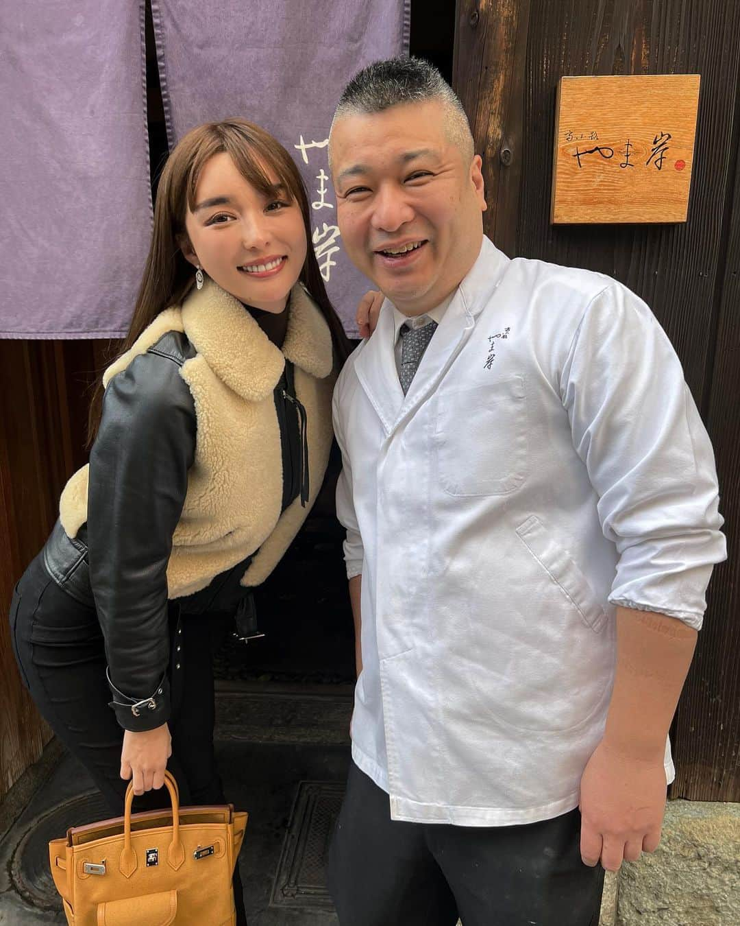 濱野りれさんのインスタグラム写真 - (濱野りれInstagram)「"やま岸 Yamagishi" in Kyoto! I came here to eat crab🦀❤️ Happy to eat crab for the first time this winter at a popular restaurant like Yamagishi😍😍  "富小路 やま岸" 京都へ蟹を食べに🦀❤️ 今年初の蟹をやま岸で食べれて幸せでした！大将の雰囲気好きw また来年もよろしくお願いしまーす✨  #tominokojiyamagishi #yamagishi #kyotoeats #kyotogourmet #japanesefood #japanesecrab #snowcrab #富小路やま岸 #ずわい蟹 #ズワイガニ #香箱蟹 #京都グルメ #蟹」12月27日 16時18分 - riregram