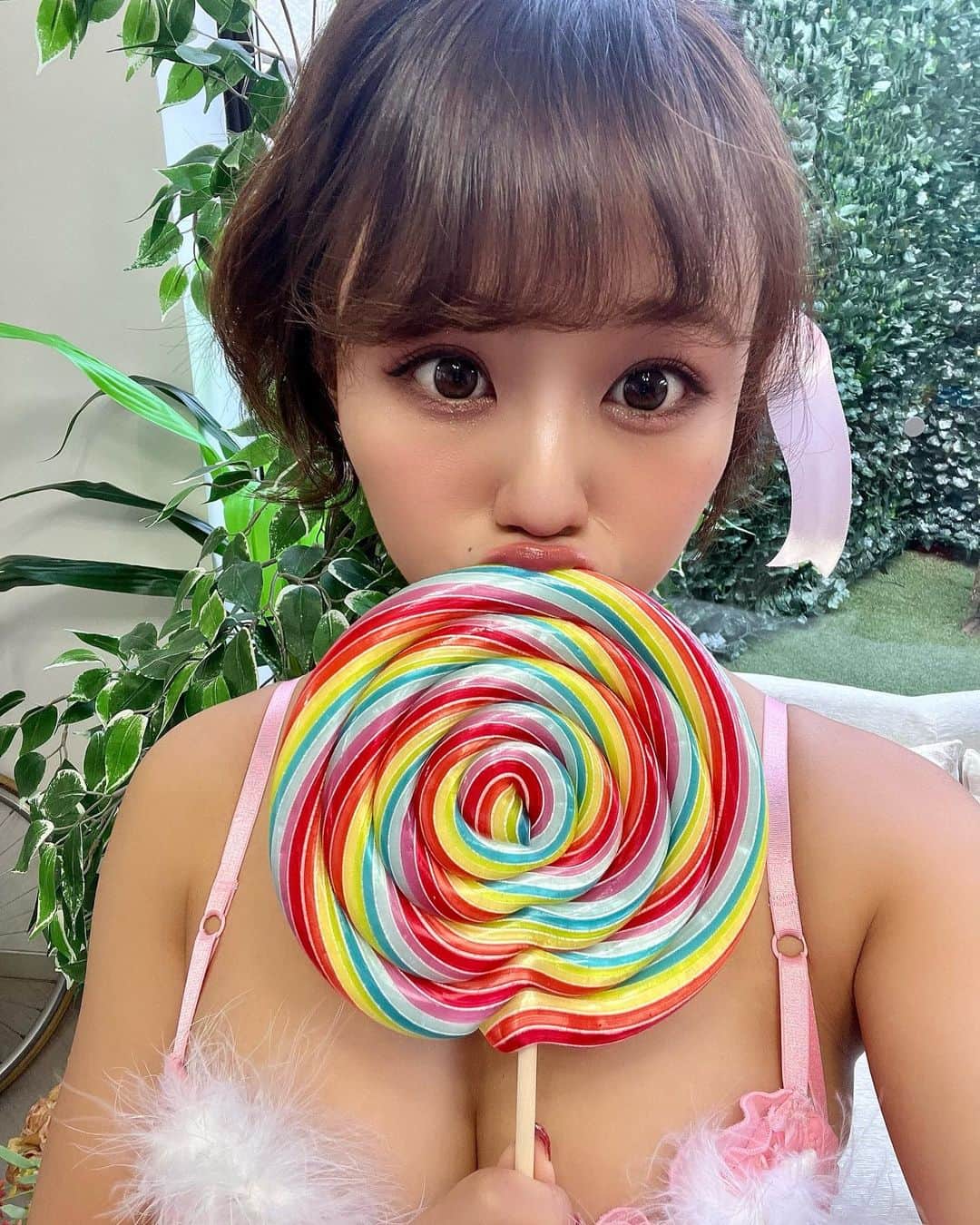 亜矢みつき（神谷充希）さんのインスタグラム写真 - (亜矢みつき（神谷充希）Instagram)「🍭🍭🍭 ・ ・ あんまい！！！！ いっぱいぺろぺろした💗 ・ #キャンディ #ペロペロキャンディ  #あわスプ #撮影 #オフショット #フェチフェス」12月27日 16時25分 - ma.yamitsuki