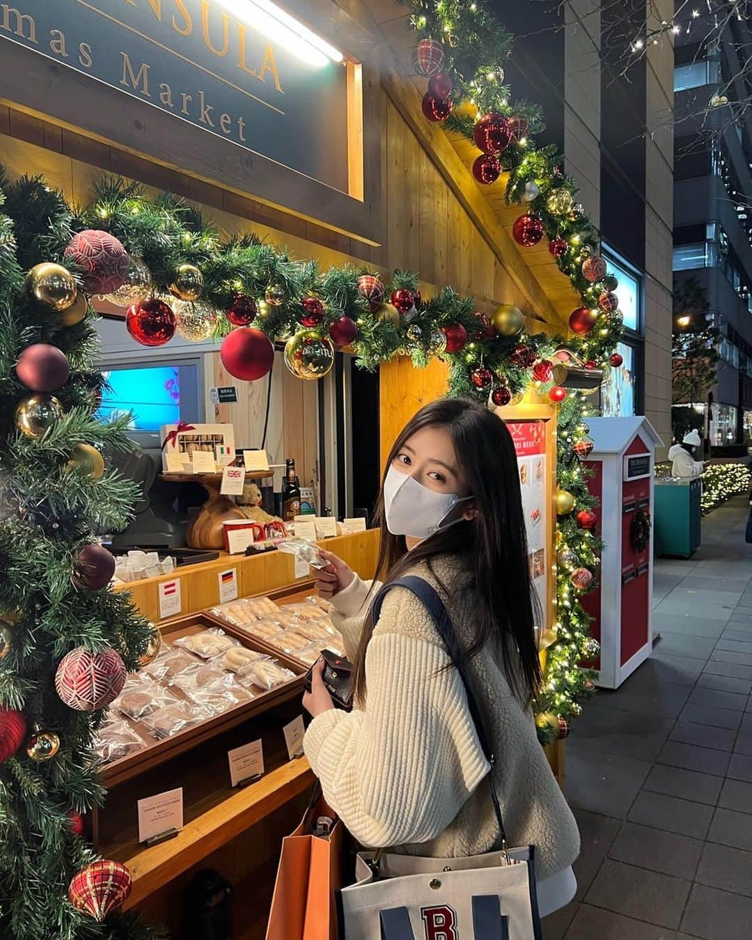 NiziUさんのインスタグラム写真 - (NiziUInstagram)「December photo dump🎄🤍✨❄️」12月27日 20時35分 - niziu_artist_official