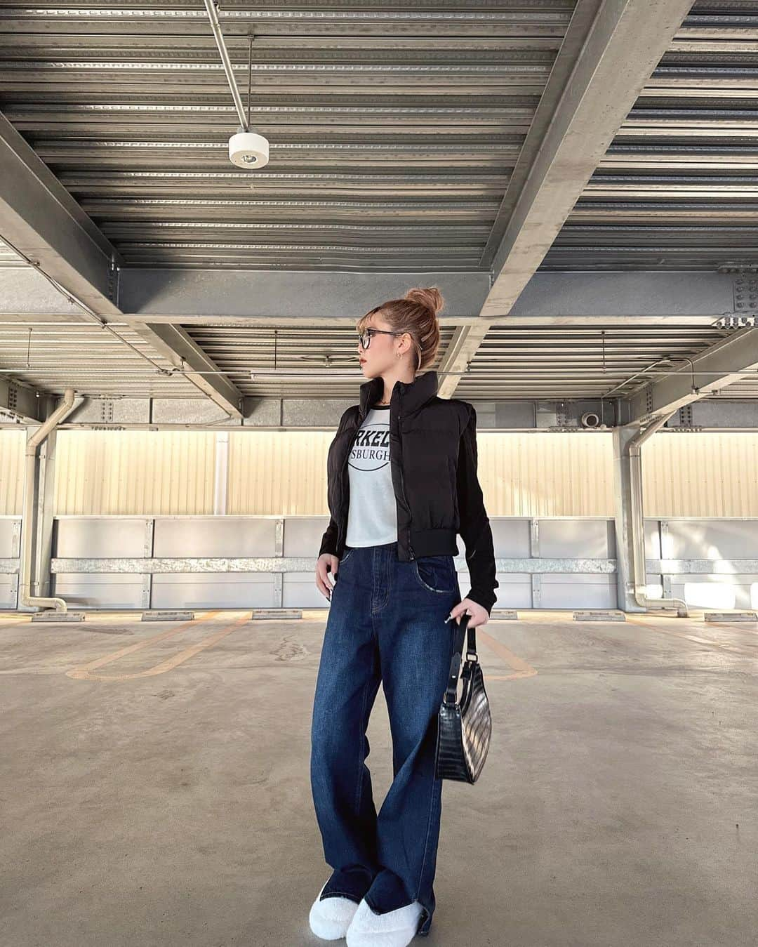 なかむらあんさんのインスタグラム写真 - (なかむらあんInstagram)「#ootd 🖤 ・ outer @shein_japan  ・ tops @blondey_official  ・ pants @beaen_official2022  ・ shoes @blondey_official  ・ ・ ・ #低身長コーデ」12月27日 21時05分 - popotsun_1127