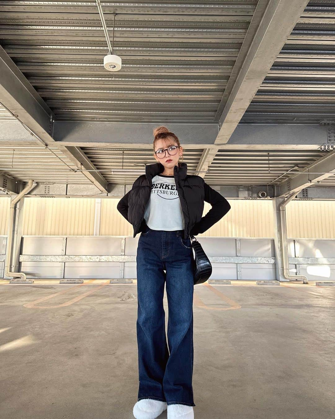 なかむらあんさんのインスタグラム写真 - (なかむらあんInstagram)「#ootd 🖤 ・ outer @shein_japan  ・ tops @blondey_official  ・ pants @beaen_official2022  ・ shoes @blondey_official  ・ ・ ・ #低身長コーデ」12月27日 21時05分 - popotsun_1127