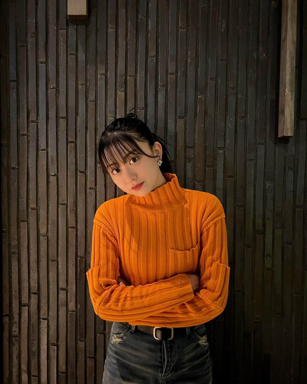 水戸由菜さんのインスタグラム写真 - (水戸由菜Instagram)「・ 🦊📙🧡  このオレンジすごい綺麗なオレンジ  knit: @moussyofficial  denim: @aclent_official」12月27日 22時06分 - yuna_3047