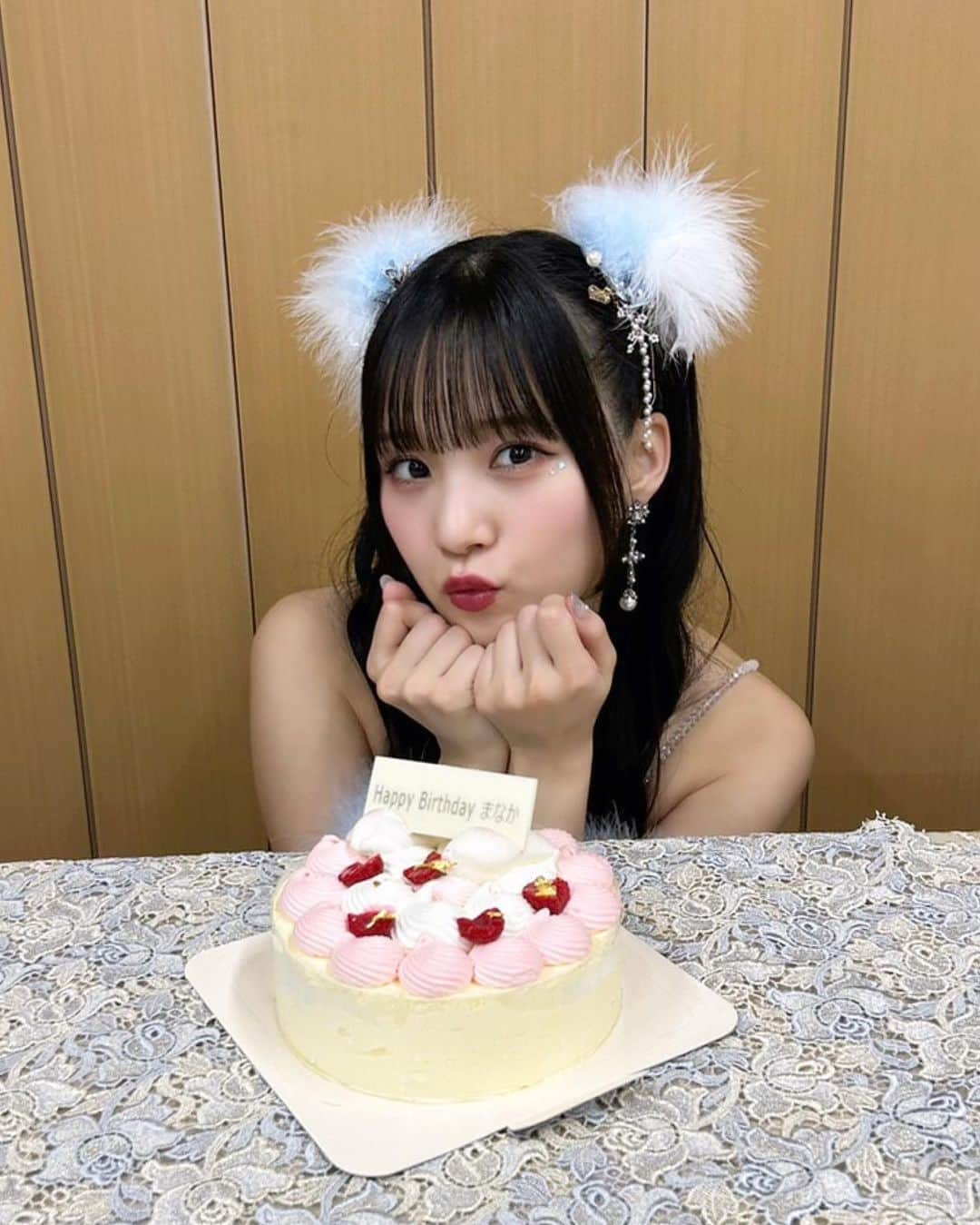 稲場愛香さんのインスタグラム写真 - (稲場愛香Instagram)「🎂💓 本日、12月27日で25歳になりました☺️🫶🏻 ⁡ ⁡ バースデーイベント2公演 来てくださった皆さん、応援してくれていた皆さん ありがとうございました〜！！！ ⁡ 本当に楽しかった🥰 あまり緊張せずに楽しめて良かったああ←めずらしい！ ⁡ ⁡ 25歳も自分らしくがんばりまなかんします🙌🏻 ⁡ よろしくお願いします💓 ⁡ ⁡ ⁡ #稲場愛香 #25歳 #バースデー #バースデーイベント  #ありがとうございました #楽しかった  #コーナーMC #鈴木啓太 さん #面白くしてもらって感謝です  #罰ゲームみたいな写真はコーナーの一コマ 笑 #25歳もよろしくお願いします 🤍」12月27日 22時18分 - manaka_inaba.official