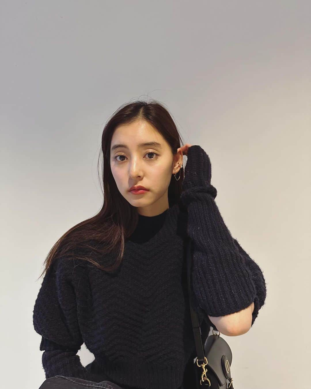 新木優子さんのインスタグラム写真 - (新木優子Instagram)「私服  denim jacket : @dior  knit : @snidel_official  bottom : @amerivintage  shoes : @dior  bag : @dior   ear cuff & earring : @cafering.platinum . @knowhowjewelry」12月27日 23時40分 - yuuuuukko_