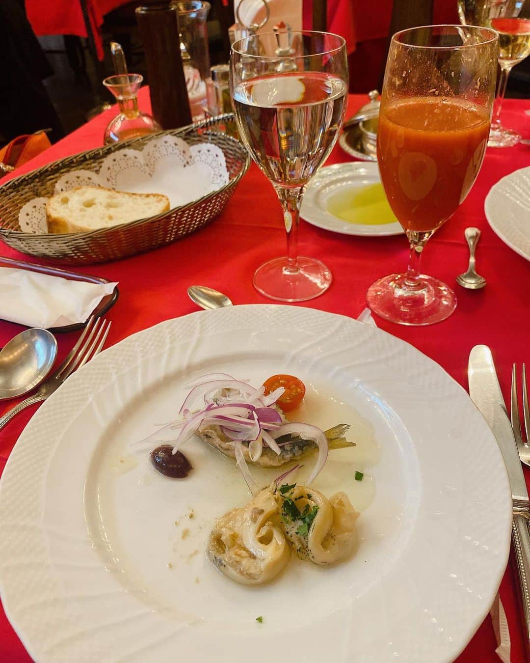 綾瀬りえさんのインスタグラム写真 - (綾瀬りえInstagram)「Good morning I went to restaurant ...