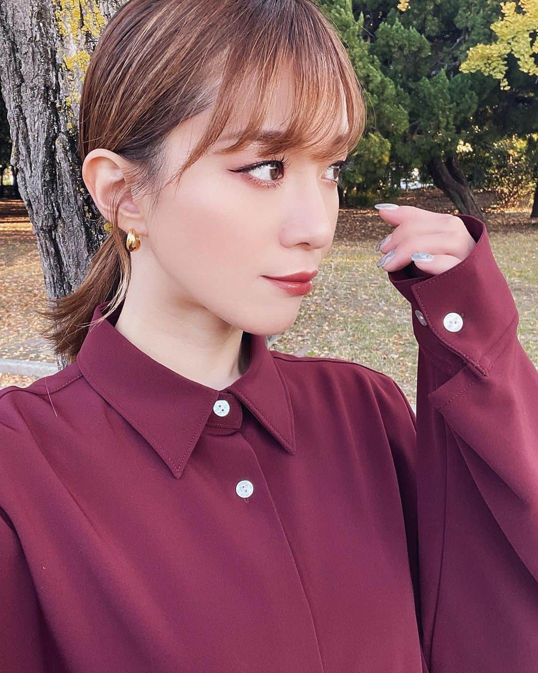 咲月美優さんのインスタグラム写真 - (咲月美優Instagram)「☽ . 仕事納め‪‪.ᐟ.ᐟ🫡 . 最近は、シンプルに一つに結んで 濃いめのlipにハマってます。 . . . #シンプルコーデ #シャツコーデ #秋冬コーデ #秋冬メイク #大人カジュアル #amerivintage #nhoolywood .」12月28日 8時52分 - s.miyutyyy