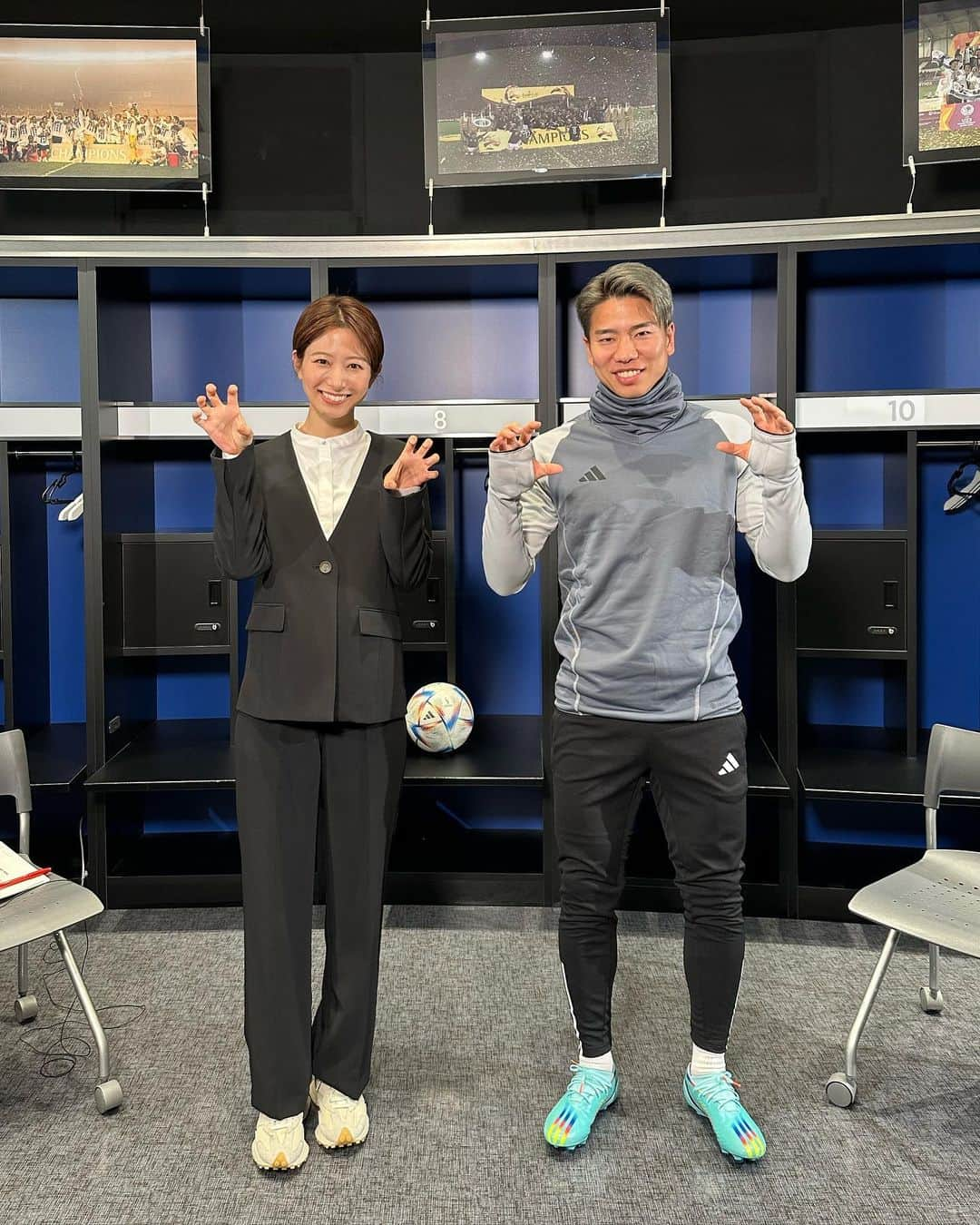 海老原優香さんのインスタグラム写真 - (海老原優香Instagram)「サッカー日本代表#浅野拓磨 選手と 一緒に#ジャガーポーズ 😳  2023年の抱負は「成長。」 後悔のないサッカー人生を歩みたい。 そのために、妥協せず日々成長したいという想いを語ってくださいました✨  皆さんの来年の抱負は何ですか？☺️  #サッカー日本代表  #fifaworldcup」12月28日 11時50分 - ebioffi