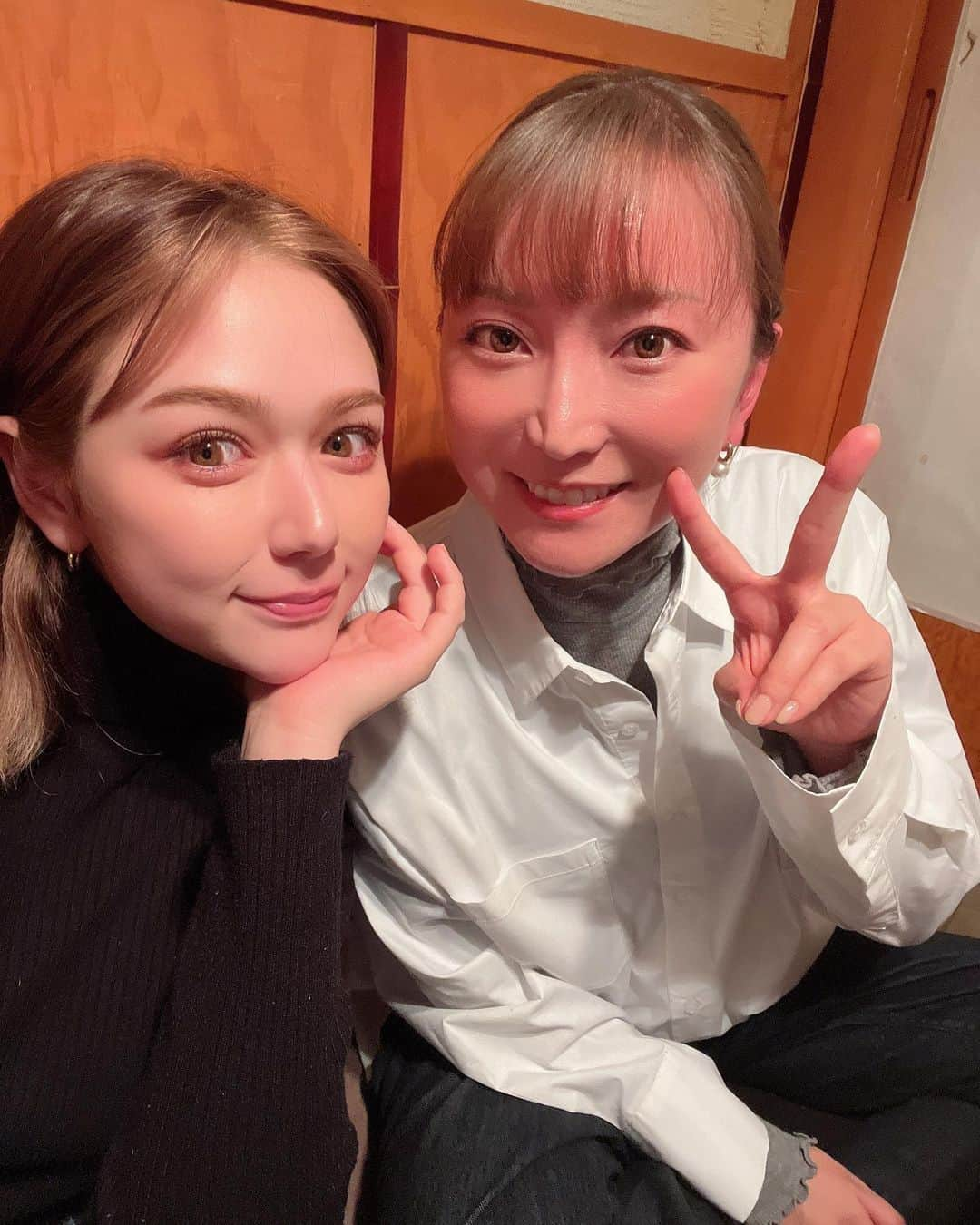 村重杏奈さんのインスタグラム写真 - (村重杏奈Instagram)「人生で初めての蟹しゃぶ！！ 2022年沢山お仕事頑張ったので @katoayana0412 さんとスタッフさんと一緒に忘年会しました🦀  来年もお仕事頑張るぞ🌟  #カニカマとちがう！ #って言ったら #時止まりました」12月28日 11時51分 - hktanna4848