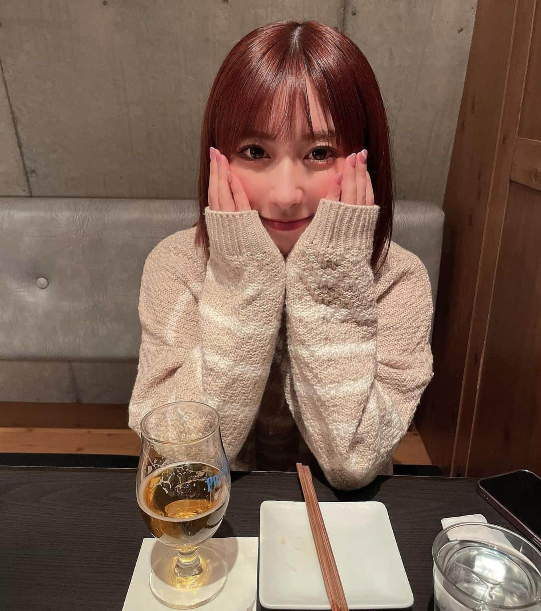 成瀬心美さんのインスタグラム写真 - (成瀬心美Instagram)「🍖  いしすと忘年会してきたぞ！  この間ホルモン食べたから 今度は焼肉だーっ！ って 恵比寿のうしごろバンビーナさんへ。  やっぱりタンとハラミが好き過ぎて 極みタンってやつ美味し過ぎた、、  お肉にはまずビールだろ！ って感じで飲んでたら 美味し過ぎて何杯も飲んで 見事に出来上がりました(  1年の話をしたり 来年どうしたいかの話をしたり いしすとはなんでも話せる仲に なったなぁ🥰  いつかTBSラジオでも 会えたらいいのに✨  なんて野望を持っています💪 いしすもリポーターやってるから☺️  美味しいものを食べながら こうして話す時間がすき♡  そして彼女は ご飯食べてると 「あ、それかわいいから撮ってあげる」 ってよく写真を撮ってくれます。🤣  でも私も彼女の顔大好き過ぎるから 撮り合ってるのに 私が酔っ払ってツーショットが 無い大失態。すんませ🤣  またすぐ会うから その時に🙋‍♀️  そのあとカラオケして 良いお年をしました😚  #恵比寿 #焼肉 #うしごろバンビーナ #恵比寿焼肉 #ビール #忘年会 #酔っ払い」12月28日 14時59分 - coco3ndazo