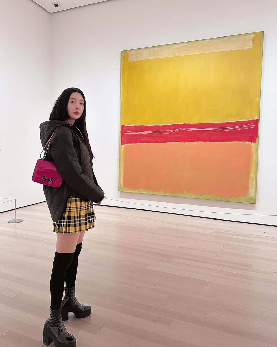 クララさんのインスタグラム写真 - (クララInstagram)「Enjoying Masterpieces in the Big Apple🍎   #actressclara #클라라 #moma #momanyc #art #newyork #fashion #ootd #ootdfashion #hermes #constance #dior #아트 #에르메스 #콘스탄스 #디올 #뉴욕」12月28日 16時21分 - actressclara