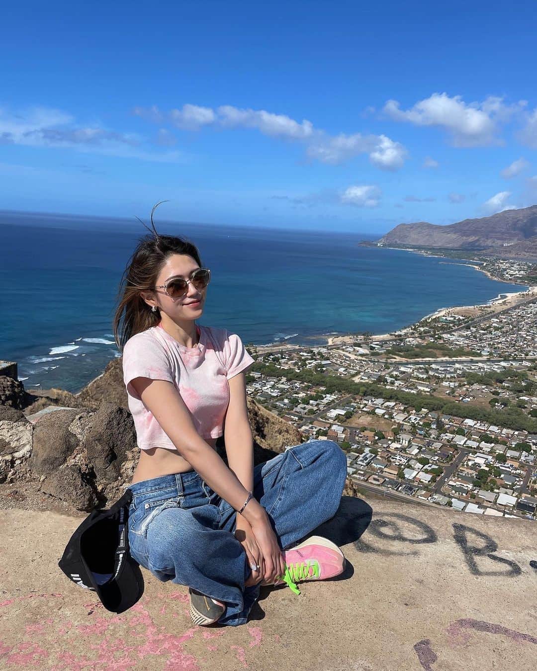 ISHIIYUKIKOさんのインスタグラム写真 - (ISHIIYUKIKOInstagram)「ハワイでは初めてピンクピルボックスに登ったよ💓  想像以上に登山だった笑  景色最高🤘  #ハワイ旅行 #ハワイの思い出 #ハワイの景色 #ピンクピルボックス #hawaiiphotography #hawaiitrip #pinkpillbox」12月28日 18時27分 - ishii_yukiko