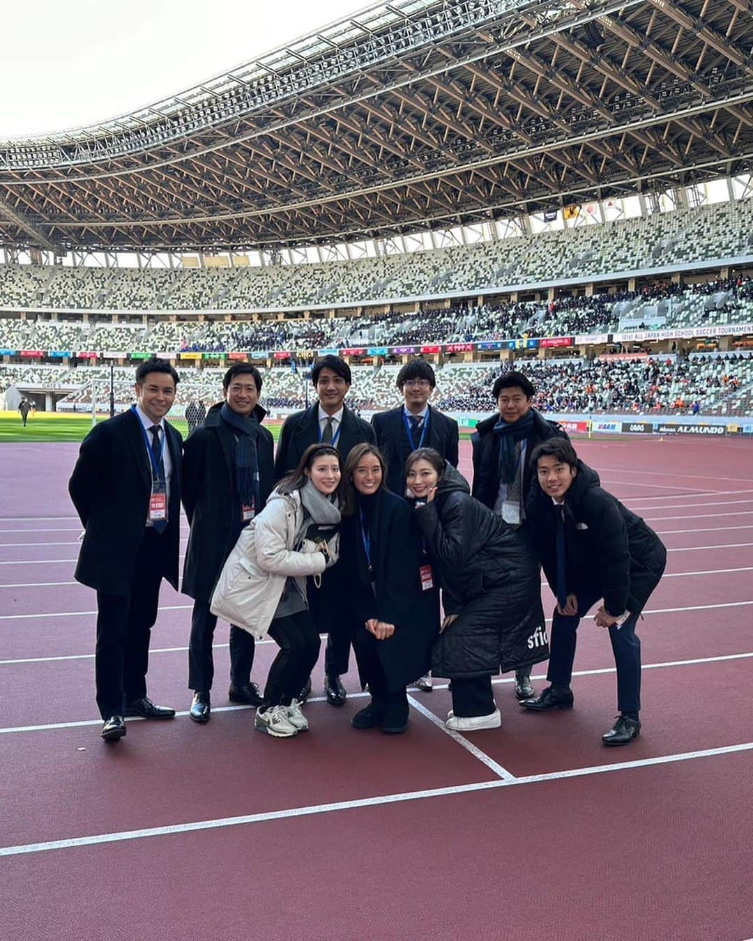 畑下由佳さんのインスタグラム写真 - (畑下由佳Instagram)「今大会も、始まりました⚽️ 全てを出し切る選手たちや応援する皆さんに心揺さぶられるこの時期が大好きです！ みんながんばれーーー！！！  私たちも中継がんばりますーーー！！！  #全国高校サッカー選手権大会  #高校サッカー  #101回大会  #⚽️」12月28日 20時16分 - y_hatashita