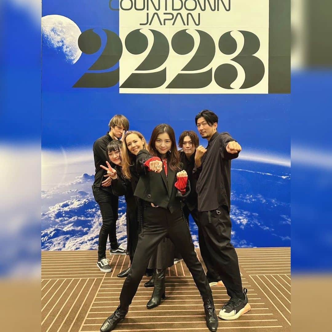 miletさんのインスタグラム写真 - (miletInstagram)「COUNTDOWN JAPAN 22/23 がっつり歌い切ってライヴ納めさせていただきました🪐 一緒に盛り上がってくれて嬉しかったよ、本当にありがとう。 MC通り、来年はピラティスやりたい。でもやらないかも〜。 あなたがいたから最高のCDJになりました。またここでお会いできますように。 #CDJ2223 #milet」12月28日 21時40分 - milet_music