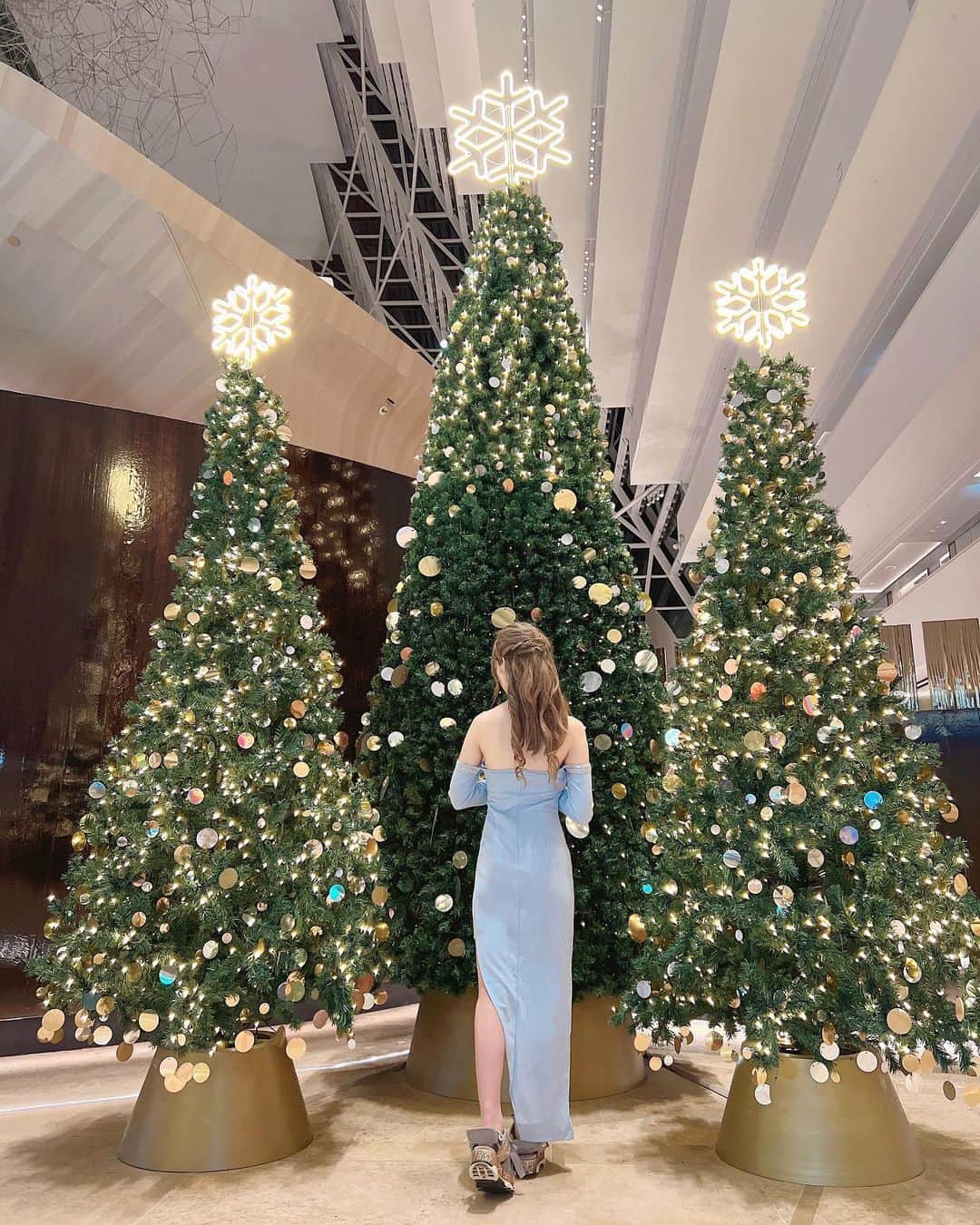ゆうめろさんのインスタグラム写真 - (ゆうめろInstagram)「・ ・ シンガポールもクリスマスだった🎄✨ 大きいクリスマスツリー綺麗だったな〜😚❣️ ・ #シンガポール #マリーナベイサンズ  #singapore #marinabaysands #christmastree」12月28日 21時55分 - yk.o0