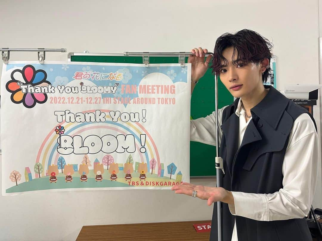 NOA（ノア）さんのインスタグラム写真 - (NOA（ノア）Instagram)「Thank You 8LOOMY"FAN MEETING💐 本当にありがとうございました！  ガーデンシアターを終えてまたこうやって皆んなと会えて本当に幸せでした。ファンミだから味わえる幸せを感じさせて頂き感謝の気持ちでいっぱいです。関係者の方々、スタッフの皆様、たくさんの素晴らしい経験を本当にありがとうございました。  8LOOMY！ 沢山の夢を叶えさせてくれて本当にありがとう。そしてこれから僕たちも皆んなと夢を叶えられる存在で居られるよう頑張る！  8LOOM, 8LOOMY最高で最強だよ  また会おうね👋🏻   紫色に染めた〜  @kimihana_tbs  #君の花になる #ブルーム #8LOOM」12月28日 21時56分 - n_o_a_3_