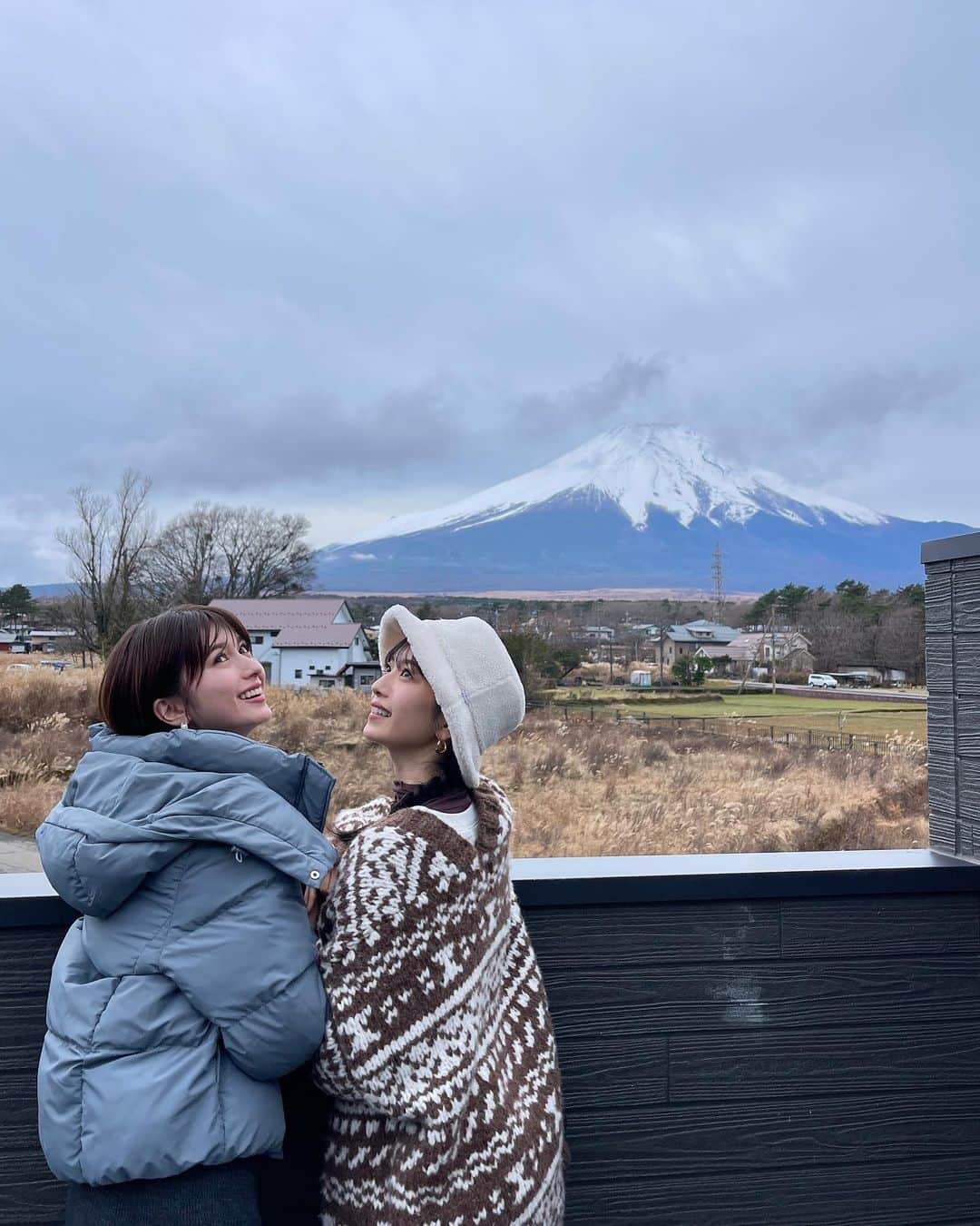 クリスティーナ菜波さんのインスタグラム写真 - (クリスティーナ菜波Instagram)「ビジョングランピングリゾート山中湖へ行って来た様子がCanCam.jpで公開されてるのでぜひご覧ください🗻 ずっと行ってみたかったグランピング、撮影だったけどBBQしたり焚き火したり最高に楽しかった🥹🫶🏻 サウナとかもついてて、今度は普通にプライベートで泊まりに行きたいです！！  #PR #ビジョングランピング #ビジョングランピング山中湖 #グランピング #山中湖#BBQ #焚火 #富士山」12月28日 21時58分 - nanami10910