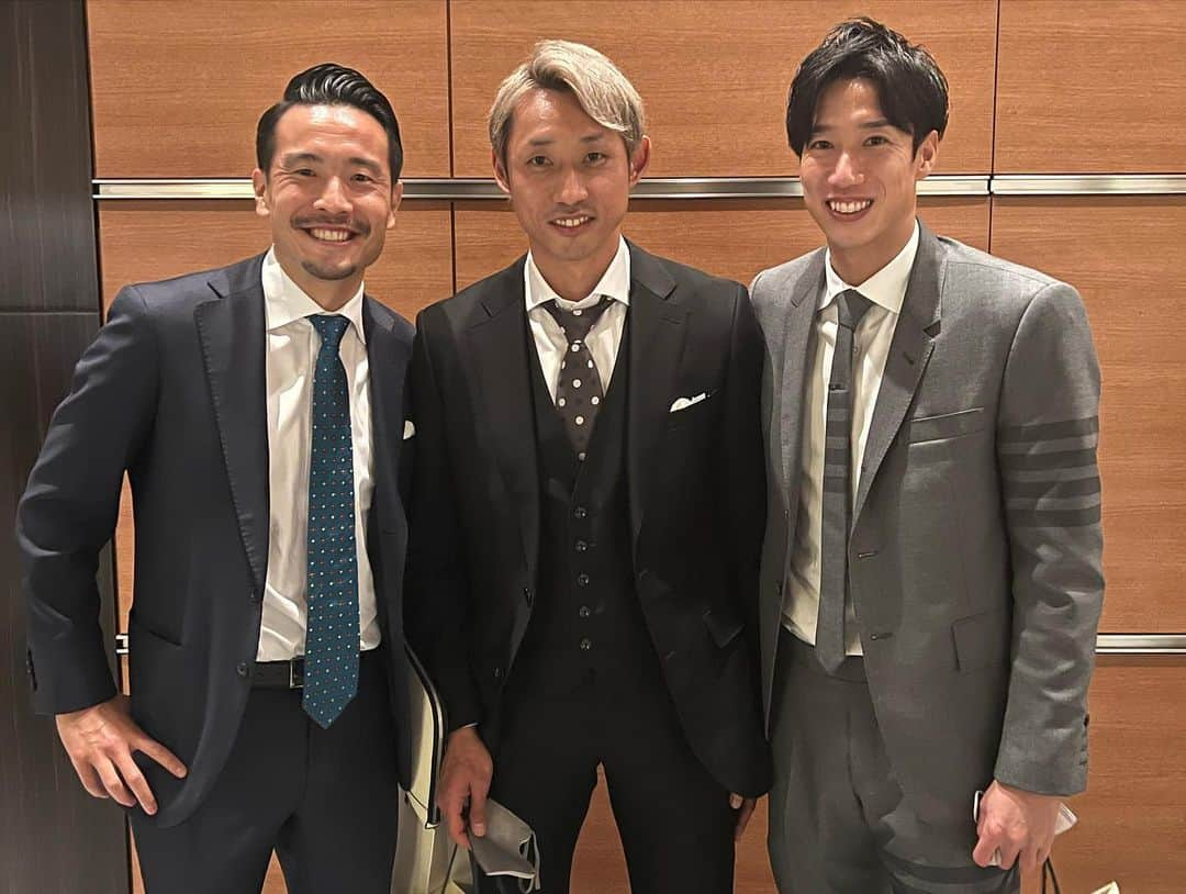 大津祐樹さんのインスタグラム写真 - (大津祐樹Instagram)「・ 最高の結婚式だった💒  #懐かしいメンバーばかり #間違い探しみたいになってるし #奥様の写真ないし #男臭いし #まだまだ同い年頑張ろうぜの写真を添えて  そして今日半年前から式の参加が決まってたから成立の応援行けなかったけどおめでとう㊗️㊗️ 式中も気にして見てたよ👍 31は応援いきます📣」12月28日 22時25分 - o2yuki