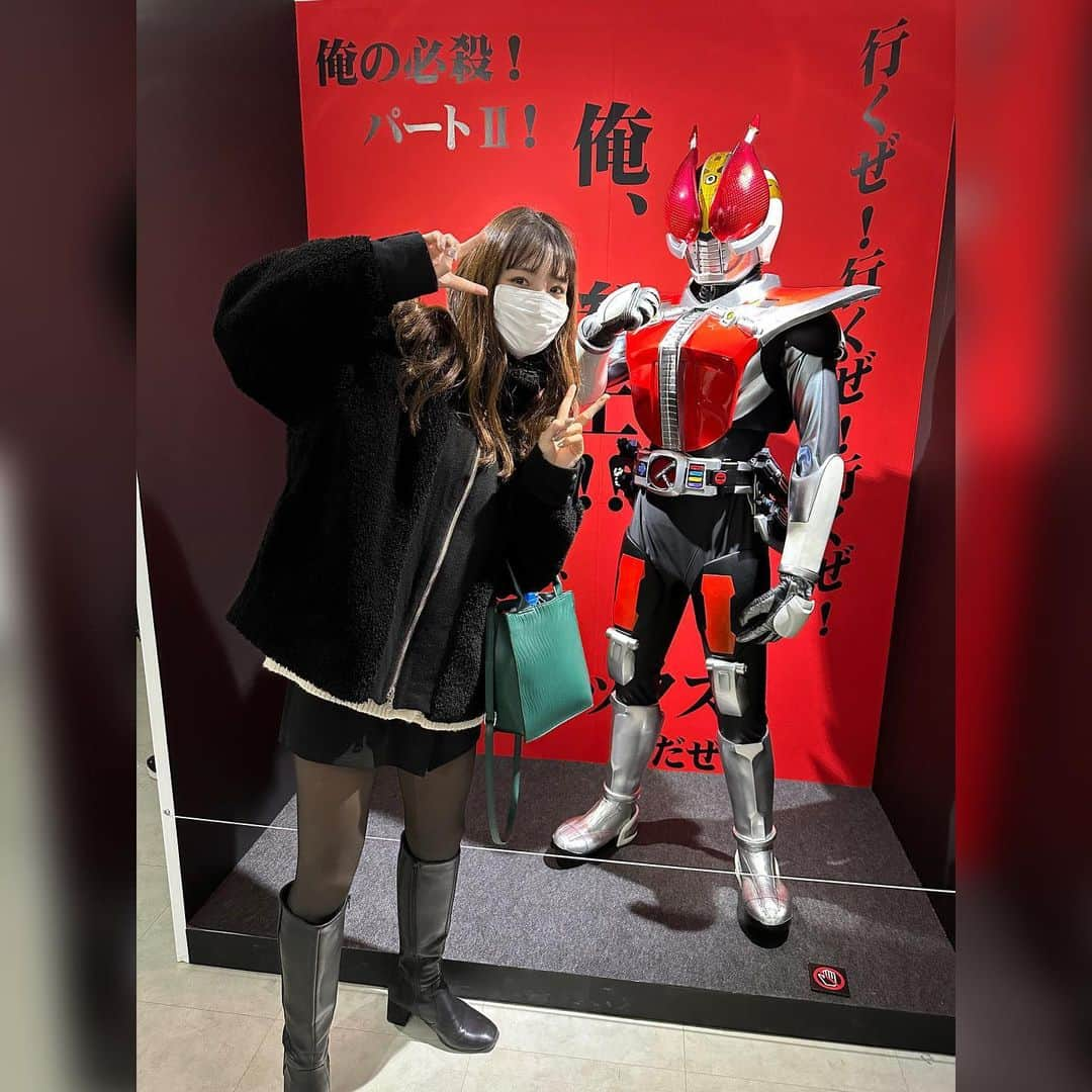 宮原華音さんのインスタグラム写真 - (宮原華音Instagram)「大好きな人たちと 仮面ライダー展行ってきました💚❤️  全員集合は無理だったけど 久しぶりに集まったのに 変わらない感じがすごい好きだった🫣  こうやってアマゾンズが展示してもらえて、しっかり映像見てくれてるファンの方がいてすごい嬉しかったです😌  ここにいると年下ポジションだし 甘えられる人たちに囲まれてるから めちゃくちゃわがまま娘発揮します。笑  それでも受け入れてくれるみんなが大好き！ 引きずりすぎと言われて 胸張って言えます。 駆除班が！アマゾンズが！大好きです！！  みんなへの愛を語ったら止まりません。  駆除班は7人です。 いや8人かな  またみんなで集まれますように  なんてな✌️✌️  まだやってるのでぜひ みんな写真撮ってきてね📸  #アマゾンズ #仮面ライダーアマゾンズ #駆除班 #仮面ライダー展 #高井望　#kamenrider」12月28日 22時51分 - miyahara_kanon