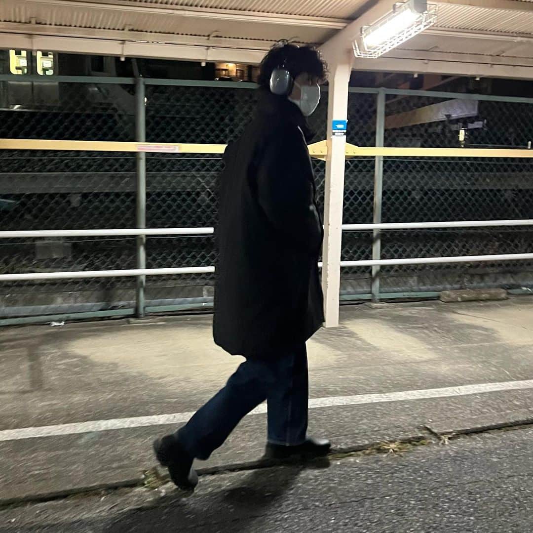 漆山葵さんのインスタグラム写真 - (漆山葵Instagram)「仕事出勤スタイル🎧」12月28日 22時57分 - a3r21n32