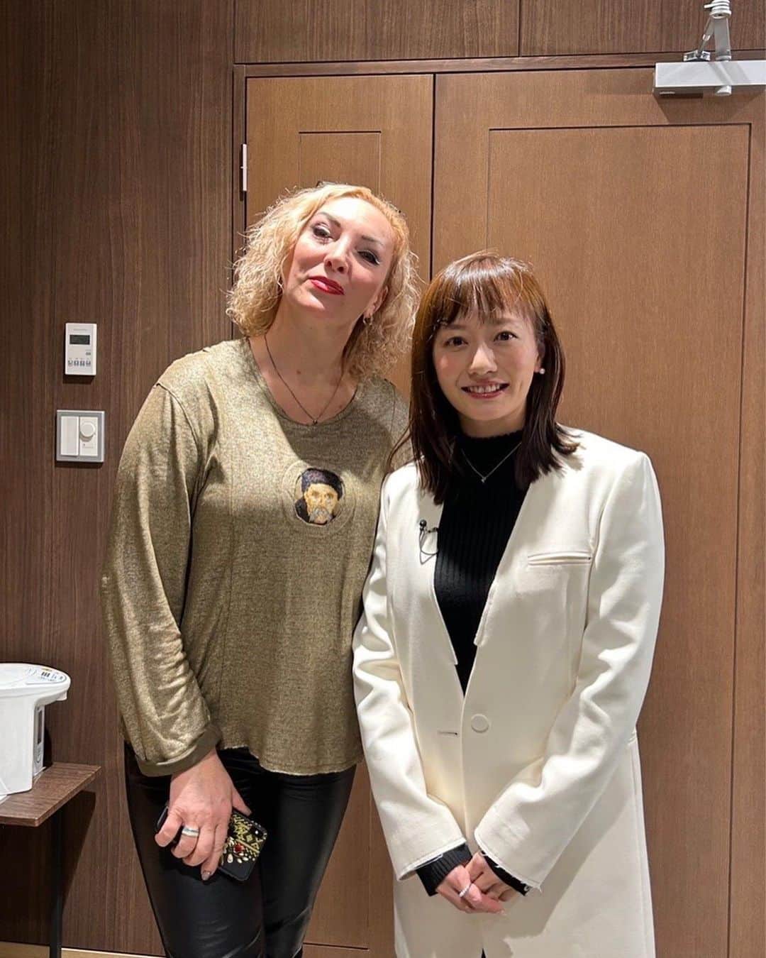 島本真衣さんのインスタグラム写真 - (島本真衣Instagram)「おはようございます☀️ 昨日ウクライナ歌劇場、日本公演を取材してきました🎤『第九』を聴き音楽の力に心から感動しました。魂が震える感覚を久しぶりに味わいました。 指揮者のミコラ・ジャジューラさん、メゾソプラノのアンジェリーナ・シヴァチカさんにもお話を聞くことが出来ました。 今日の『大下容子ワイド!スクランブル』でぜひ見て頂けたら嬉しいです🎤  #ウクライナ歌劇場 #第九 #ウクライナ に #平和な日常が戻りますように」12月29日 7時09分 - mai_shimamoto_ex