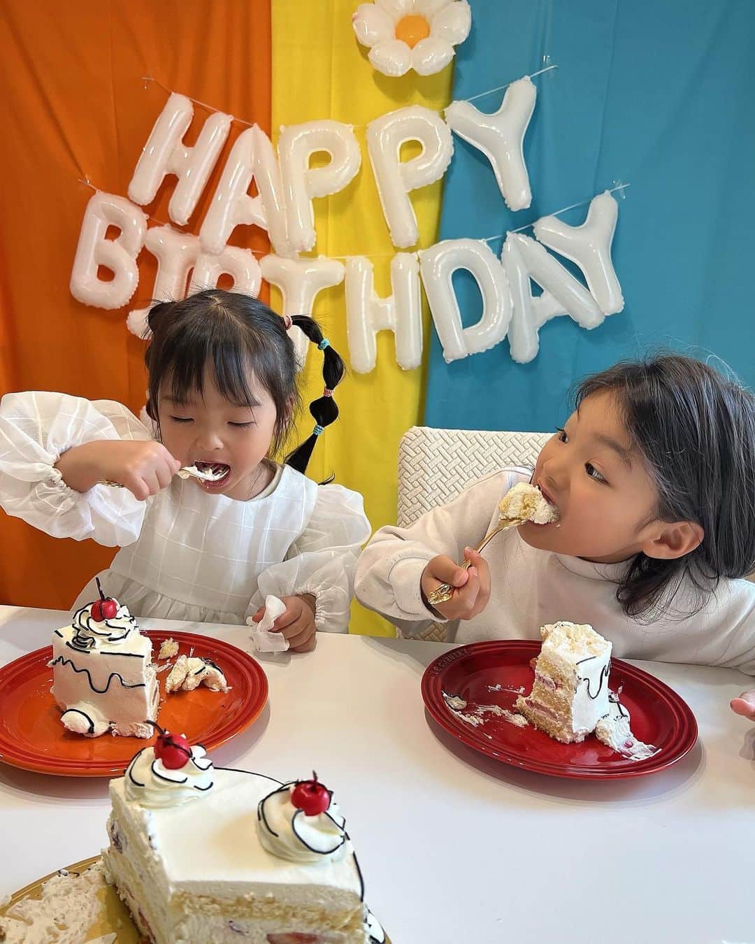ゆん（並木優奈）さんのインスタグラム写真 - (ゆん（並木優奈）Instagram)「Birthday cakeは @dolce_maririsa で 2Dケーキをオーダーしたよ🎂  お誕生日はここのケーキを よくオーダーしてる♡  ろうそく付けるの忘れて 食べてる途中でやったら ハマっちゃって何回もやったんだけど りおなのお祝いもしてあげる 3歳のらいなでした❣️  #birthdaycake」12月29日 13時37分 - yunaaaaa.x