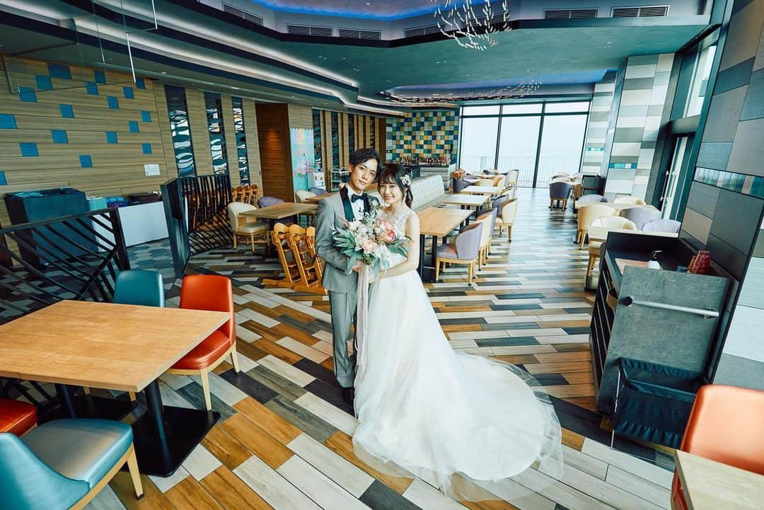 浅井麻里さんのインスタグラム写真 - (浅井麻里Instagram)「💐Wedding model💐 ⁡ 定期的にブライダルモデル撮影データ投稿してたけど、 最近は旅行やディズニー写真が続いてたから久々に✨ ⁡ 今年もお仕事であちこちのホテルに泊まった中で、 ホテルステイ納めは東京ベイ東急ホテルでした❤️🏨 今年何回来たんだろう🤔ってくらい、 宿泊や撮影で来る機会がたくさんあって嬉しかった💕 ⁡ モデルもやらせていただいている大好きなホテル✨ 来年もたくさん来られますように😊💕  写真6枚のせてるから見てねー♬ ⁡ ⁡ 〜オリジナルフォトウェディング2泊3日プラン〜 モデルを務めさせていただきました❤️📸 🎬 @te_photowedding 🏨 @tokyobaytokyuhotel  🤵‍♂️ @t_i_yolo ⁡ ⁡ #ウェディングモデル #ブライダルモデル #ウェディング #ウェディングドレス #東京ベイ東急ホテル #ホテルウェディング #ドレス #花嫁準備 #関東花嫁 #結婚式場 #フリーモデル #フリーランスモデル #前撮り #ホテル婚 #ウェディングフォト #ブライダル #ロケーションフォト #フォトウェディング #ブライダル撮影 #ウェディング撮影 #ロケーションフォトウェディング #weddingphoto #wedding #wedding_mari」12月29日 15時04分 - mari_asai_625