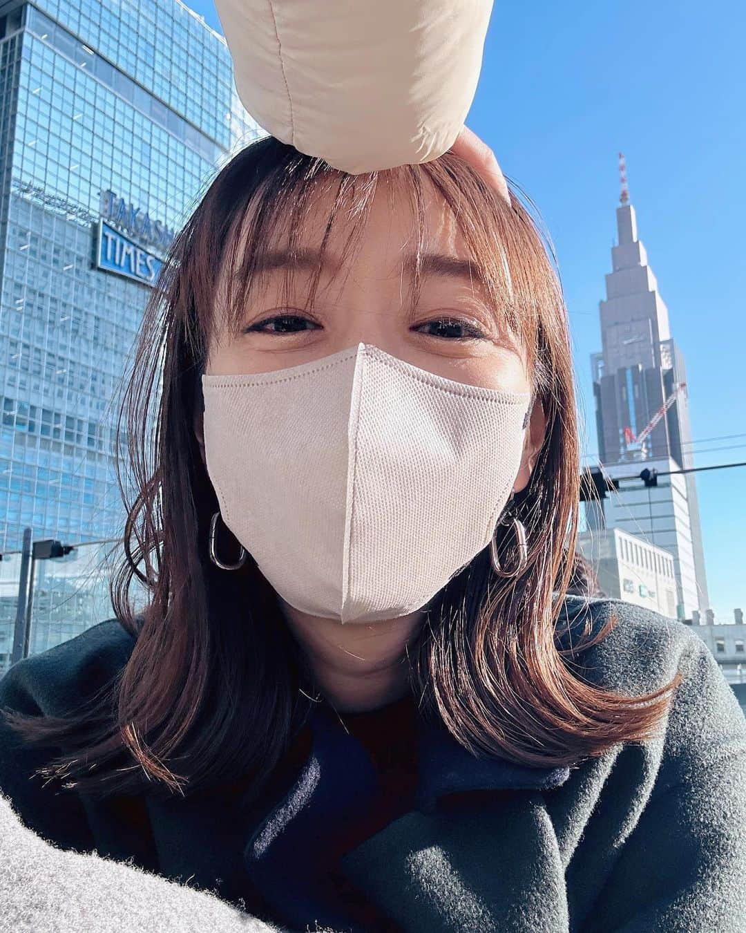 伊藤舞さんのインスタグラム写真 - (伊藤舞Instagram)「💙 パパお仕事のため、娘と2人で寄り道しながら帰省。 . ランチ食べたり、 お買い物したり、 いいお天気なので外でのんびりしたり。 . 小1ともなると女子旅気分でなかなか楽しいです♡ . . #冬休み #母娘旅」12月29日 15時57分 - maiito_fbs