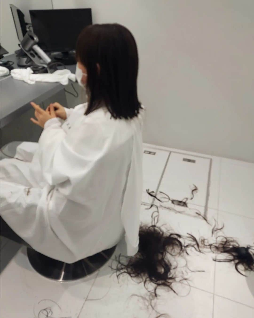 佐藤純さんのインスタグラム写真 - (佐藤純Instagram)「娘と一緒に年内最後のSUNVALLEYへ✂️  バレエの発表会が終わったら短くしたい‼️しぶけんに切ってもらいたい‼️とずっと言っていた娘。  @_sunvalley_   @shibuken_sunvalley   切ってもらって、めっちゃご機嫌😃⤴️⤴️  嬉しすぎてニヤニヤがとまらない娘でした。  しぶけん、ありがとー🙌  #sunvalley #サンバレー #表参道 #美容室 #渋谷謙太郎 さん #しぶけんありがとー #ヘアカット #ママ #ママモデル #モデル #mama #mamamodel #model」12月29日 16時51分 - junsatoidea