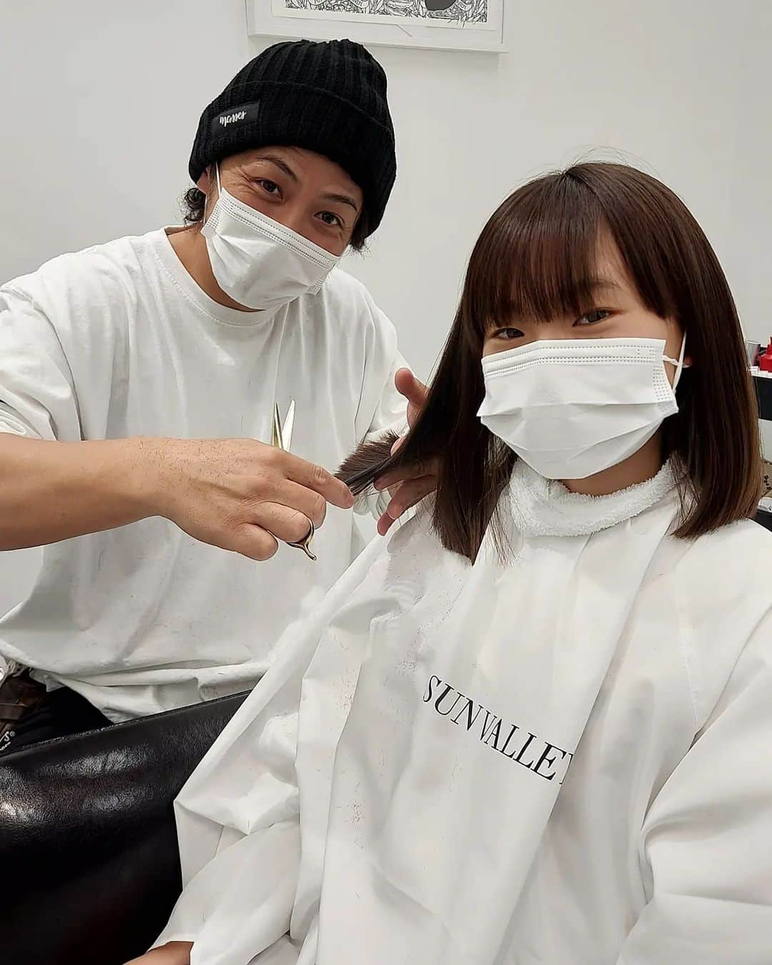 佐藤純さんのインスタグラム写真 - (佐藤純Instagram)「娘と一緒に年内最後のSUNVALLEYへ✂️  バレエの発表会が終わったら短くしたい‼️しぶけんに切ってもらいたい‼️とずっと言っていた娘。  @_sunvalley_   @shibuken_sunvalley   切ってもらって、めっちゃご機嫌😃⤴️⤴️  嬉しすぎてニヤニヤがとまらない娘でした。  しぶけん、ありがとー🙌  #sunvalley #サンバレー #表参道 #美容室 #渋谷謙太郎 さん #しぶけんありがとー #ヘアカット #ママ #ママモデル #モデル #mama #mamamodel #model」12月29日 16時51分 - junsatoidea