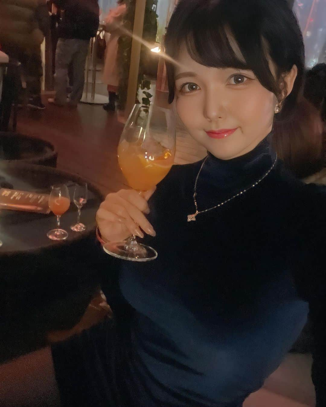 九条ねぎ あぴるさんのインスタグラム写真 - (九条ねぎ あぴるInstagram)「I went to the reception party with my friend raimu❤️ I love tequila!🍸  @donjuliotequila のレセプションパーティーにらいむちゃんと行きました💖 テキーラ大好き！美味しくてたくさん飲みました💕  会場がずっと行ってみたかった　@celavitokyo でめちゃめちゃ映え空間で楽しかった⁽⁽ଘ( ˊᵕˋ )ଓ⁾⁾✨✨  #celavitokyo #tokyo #shibuya #japanesegirl」12月29日 17時31分 - negi_kujyo